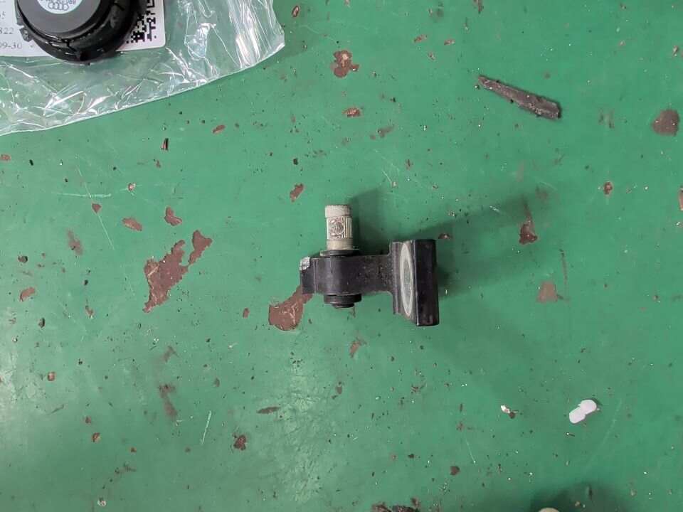 5ND831401 前门铰链