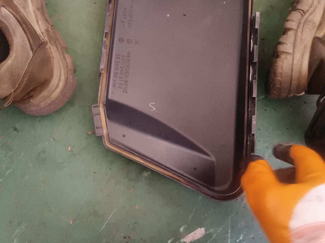 A2115400182 发动机保险盒上盖(左)