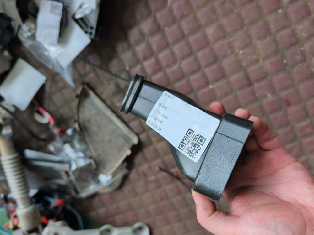 64229123877 空气道 后座区 上部 左侧
