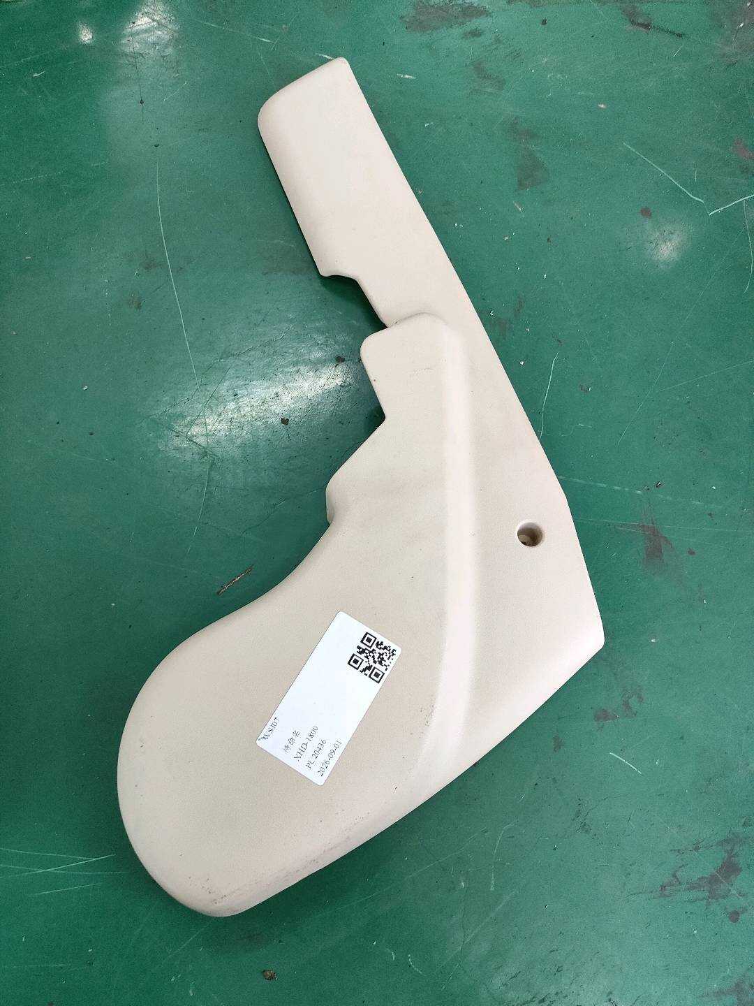 7182548060A0 后排右侧座椅座垫防护条
