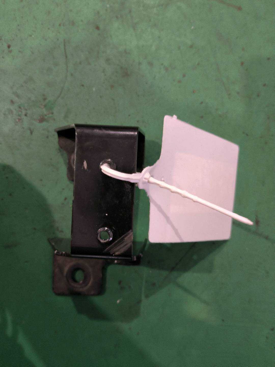 8R0813383H 左前捆绑环支座