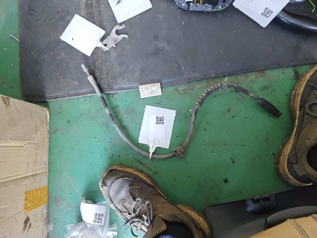 34306887449 Front Wheel Brake Hose, Left