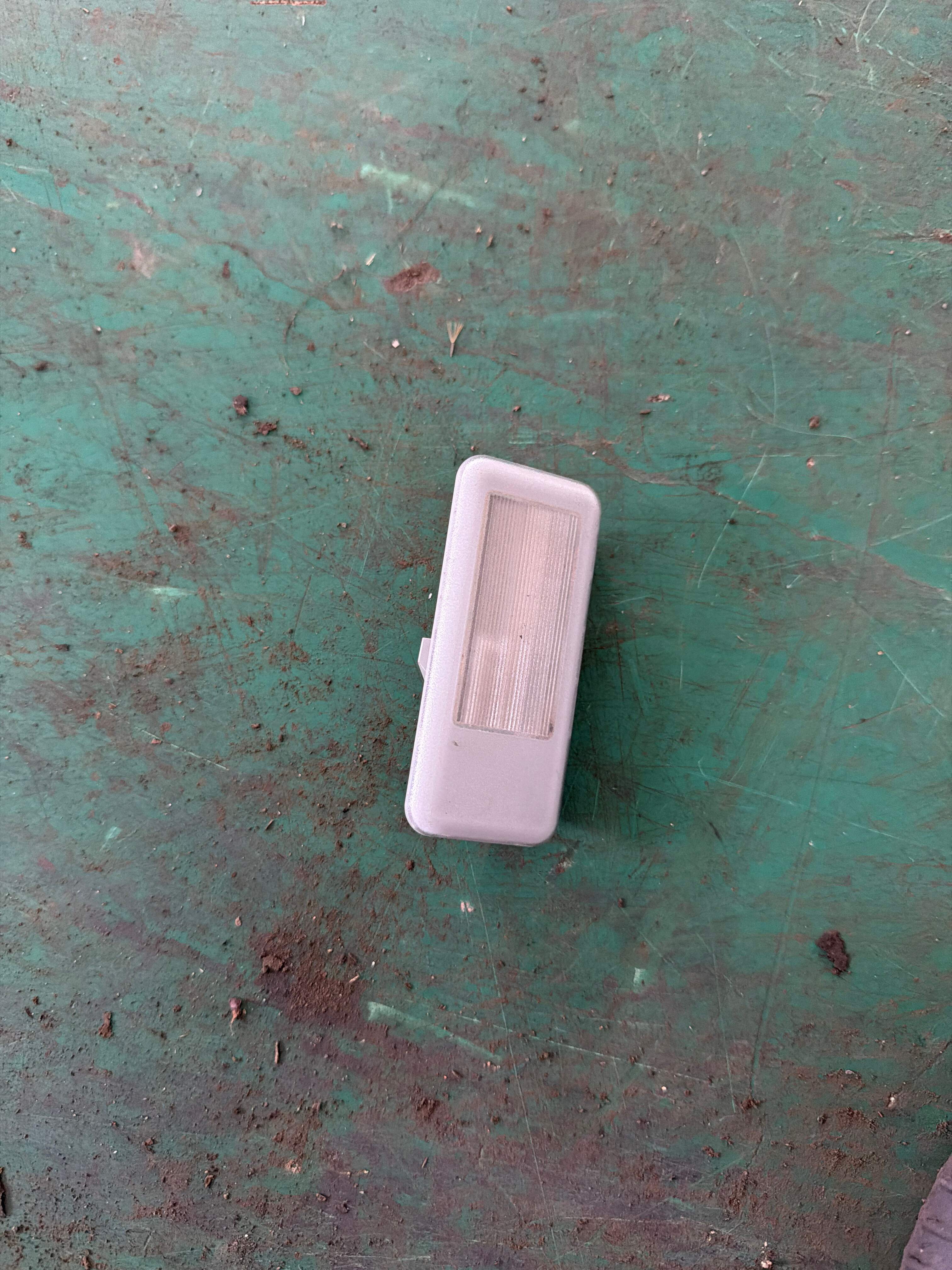 63316962004 车顶化妆灯(右)