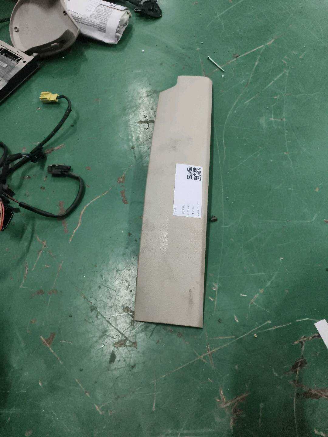 4L0882328A 副驾驶员座椅侧饰板饰盖(右)