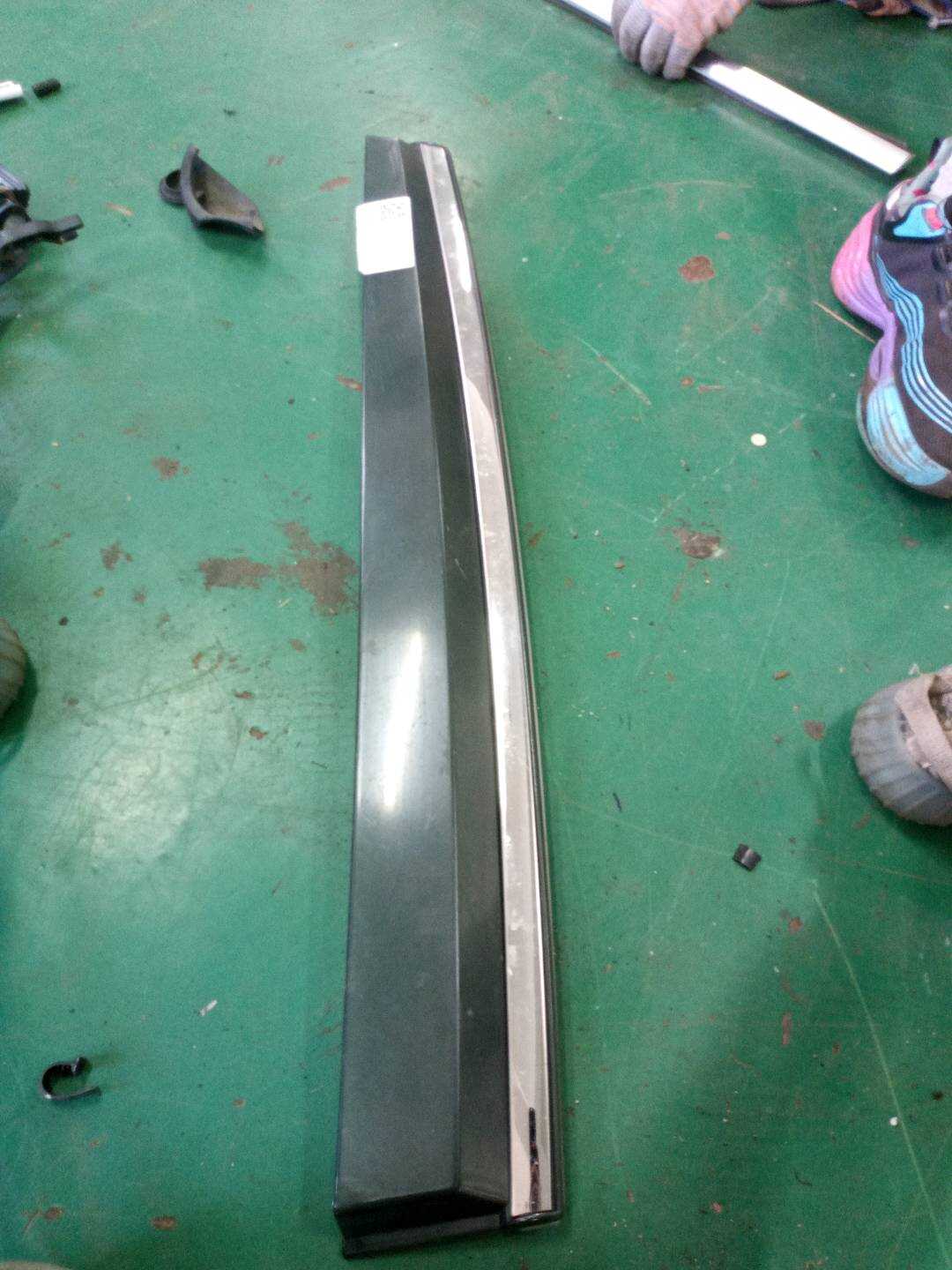 51357317806 后门玻璃外饰条(右上)