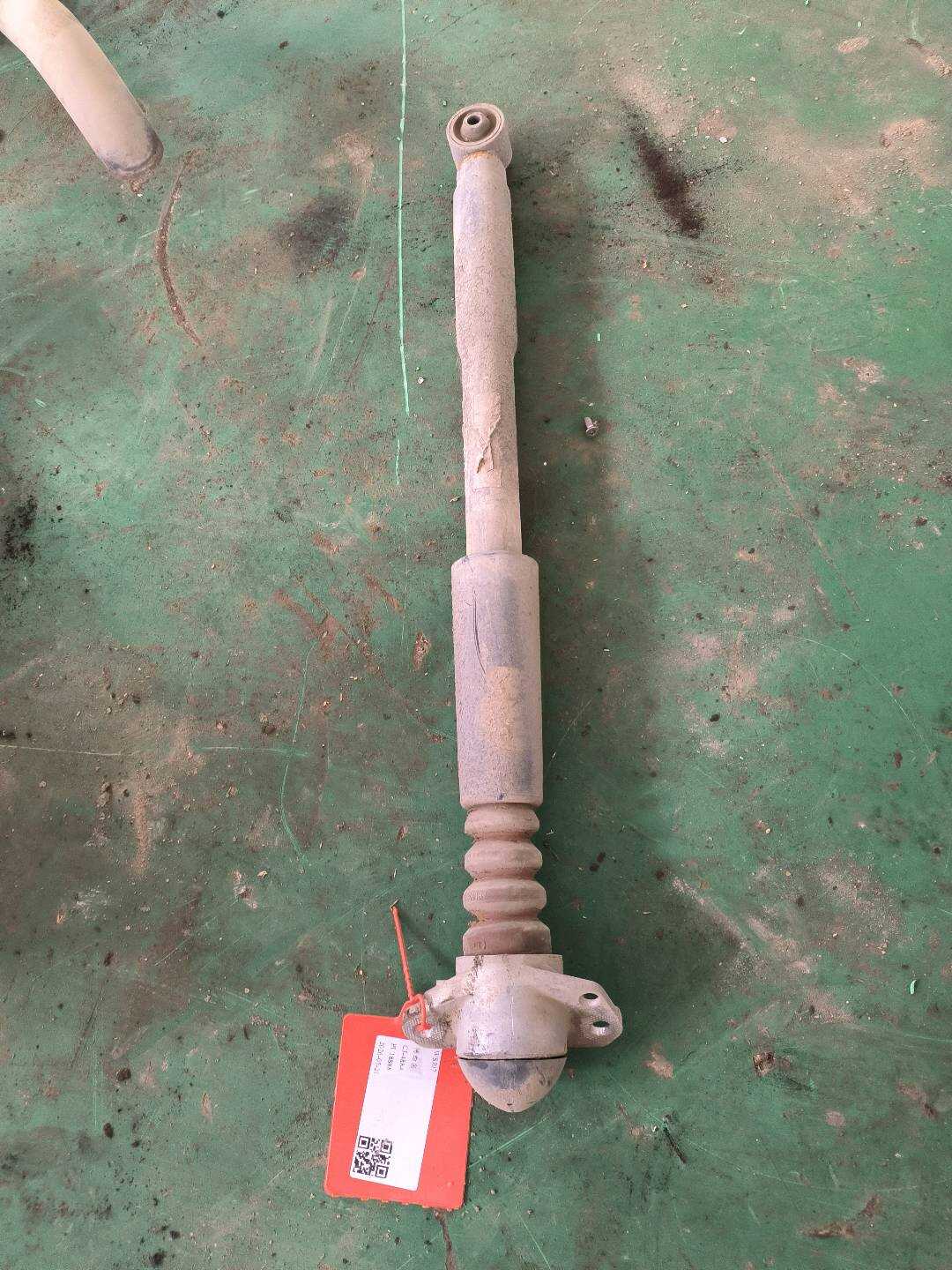 L6RD513025E 后减震器芯(右)