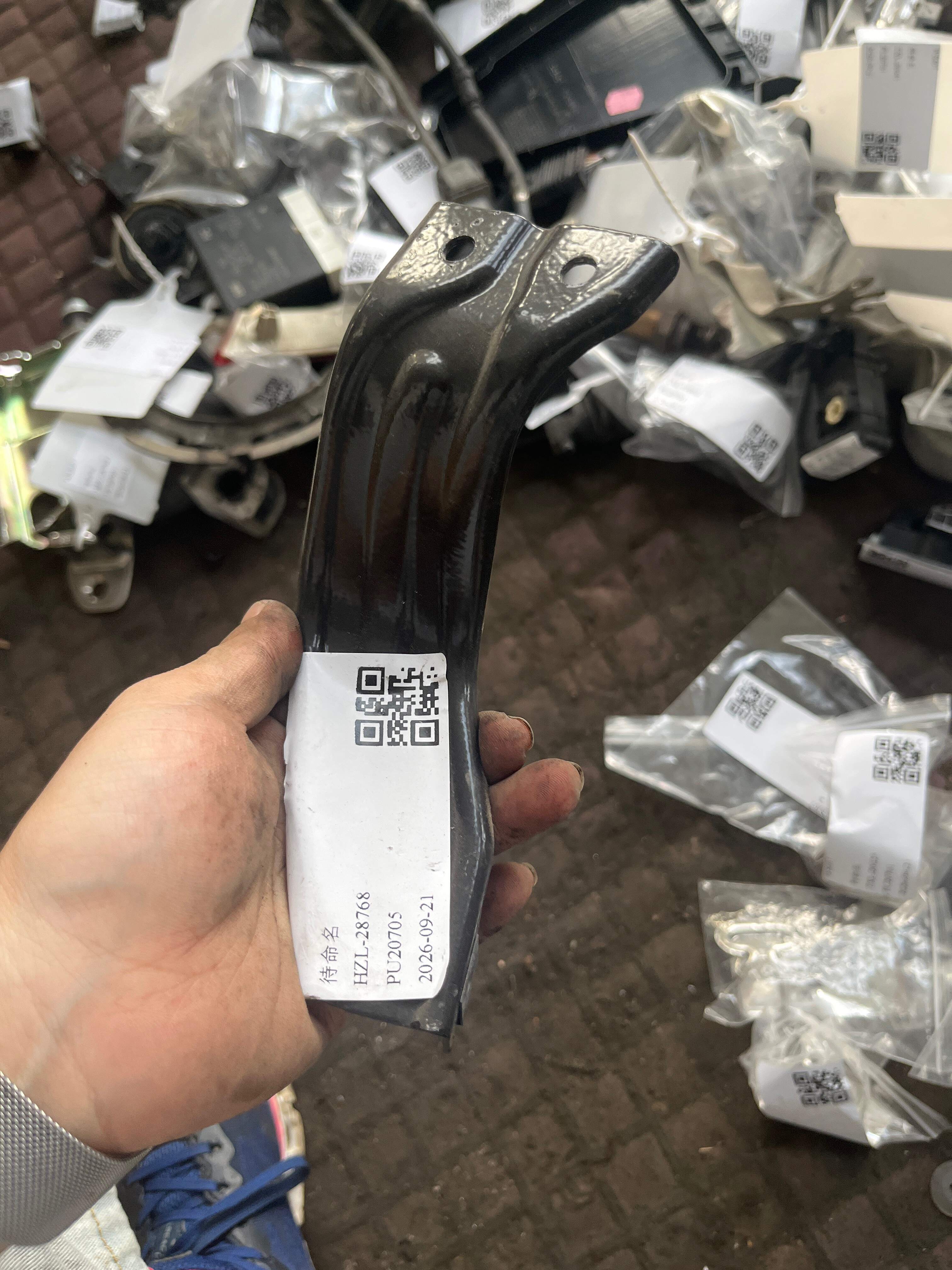 4F0857896B 仪表台骨架支架(右)