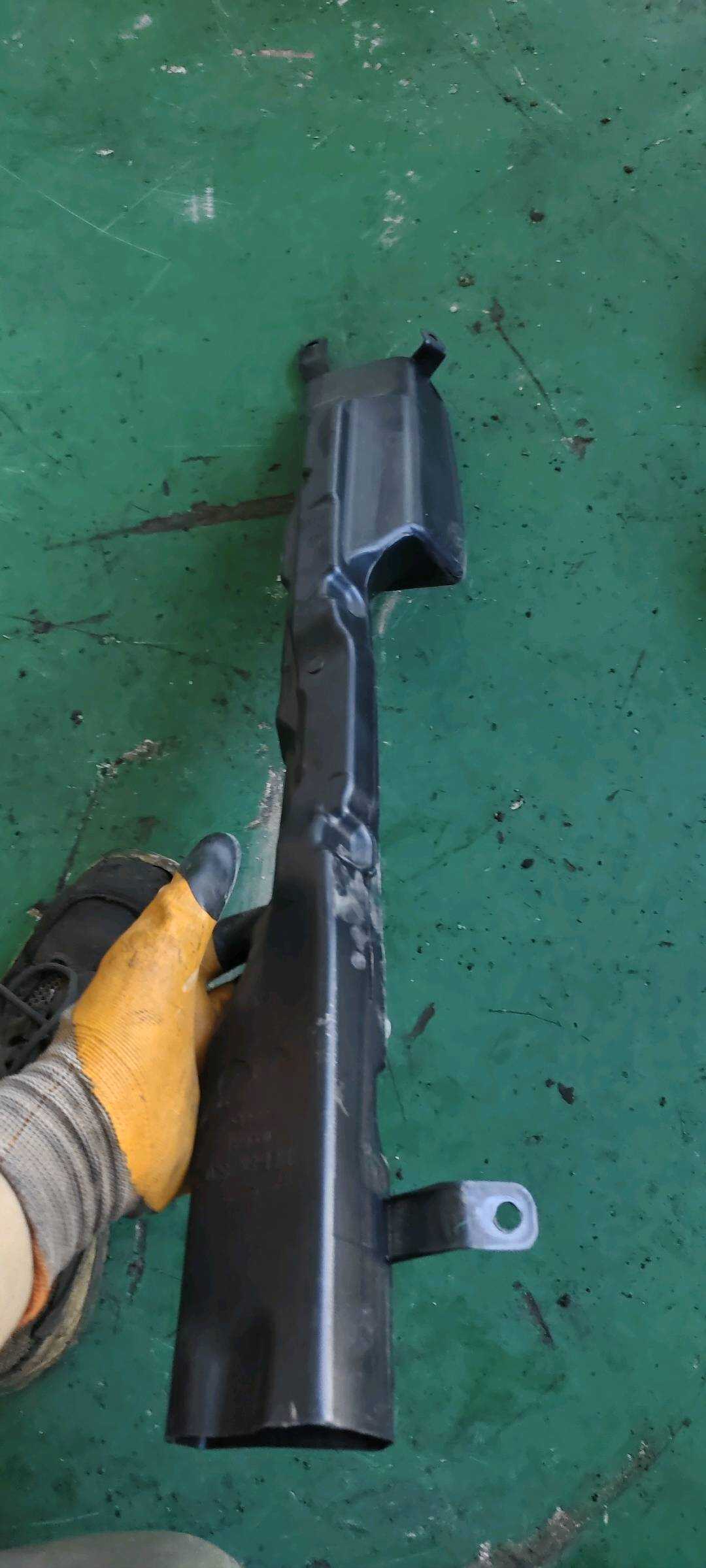 MEF8123520 后空调中右吹面风道总成
