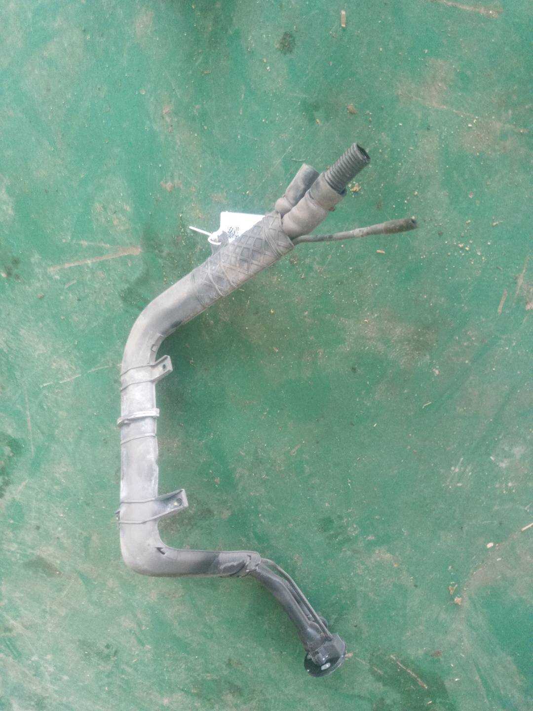 10239556 油箱加油管总成