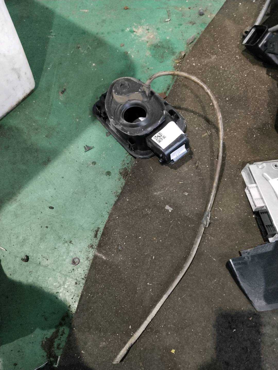 L8WD809906A 燃油箱加注底座