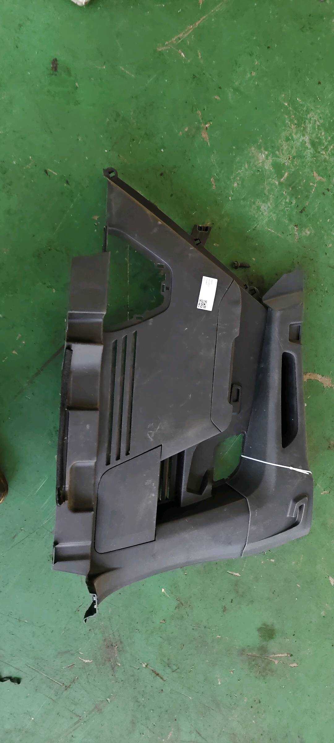 YL005421ZD 行李箱饰板(右)