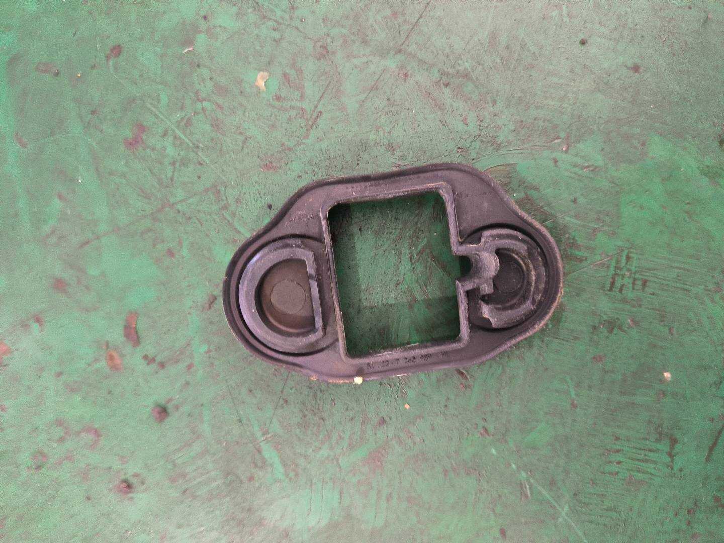 51767263989 后门限位器盖(左)