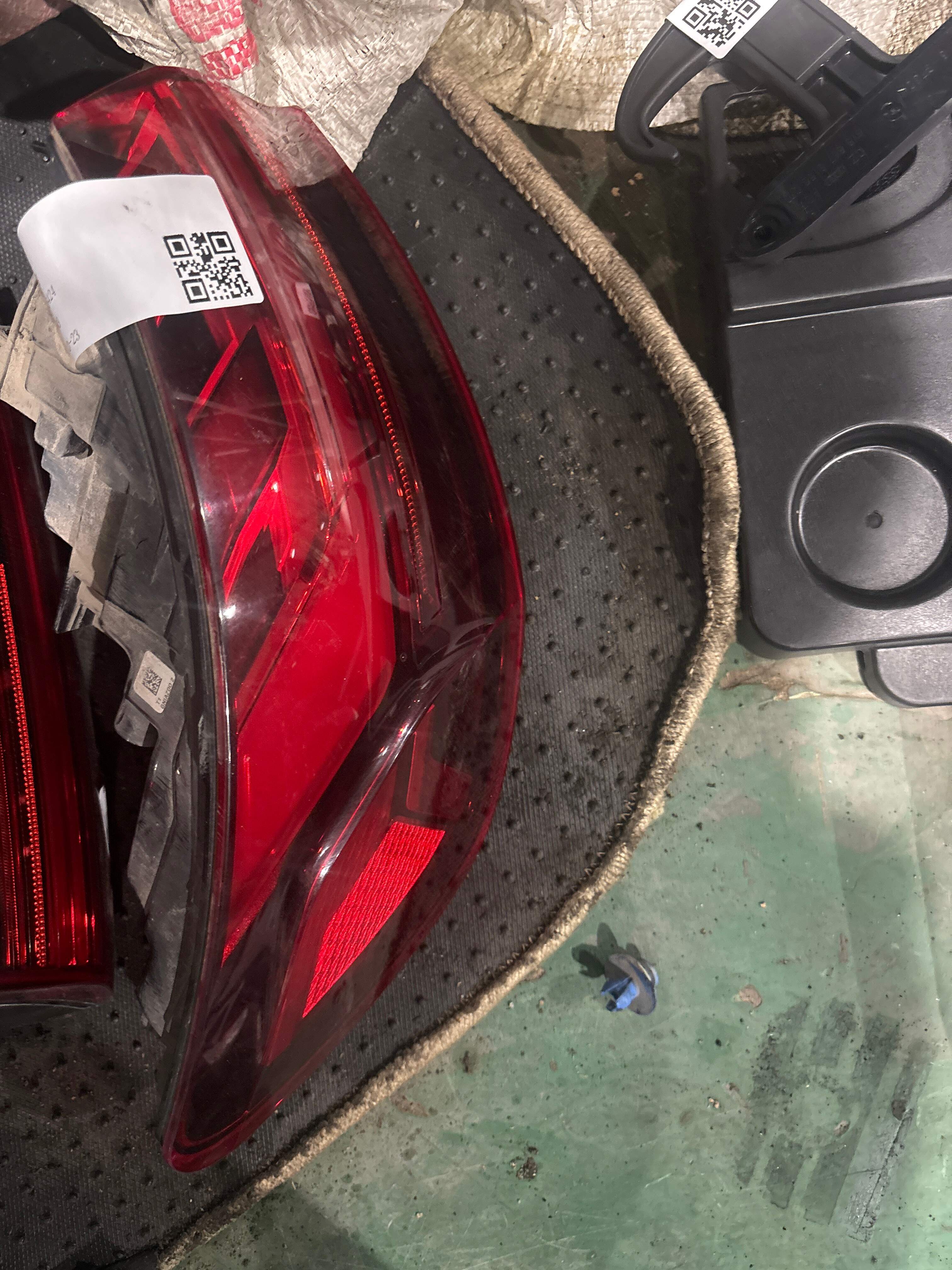 8W5945091AA Outer Tail Light Assembly, Left