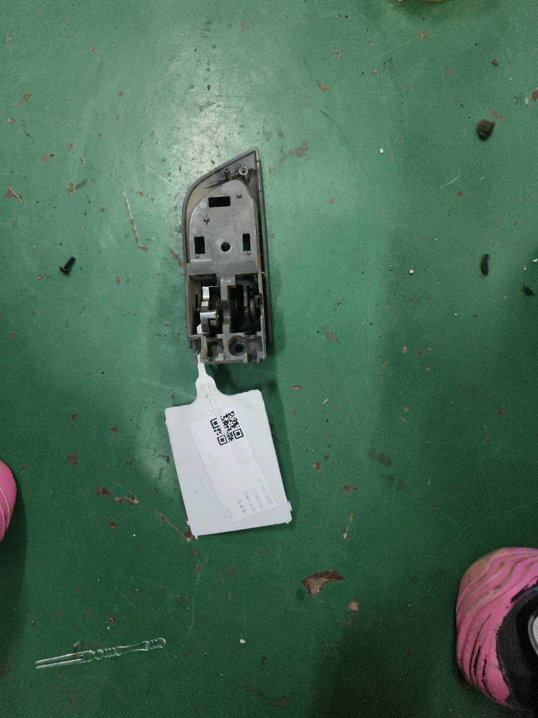 8796106352 后门内拉手(左)