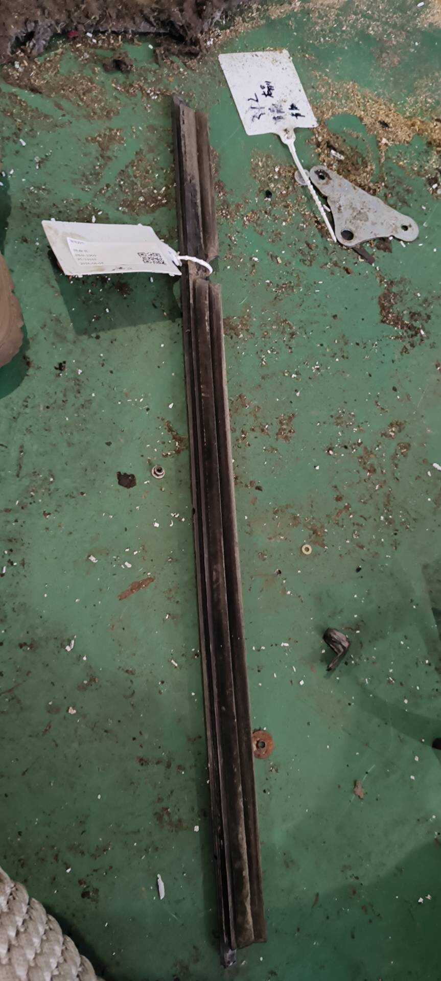 323839477A 后门玻璃压条（左外）