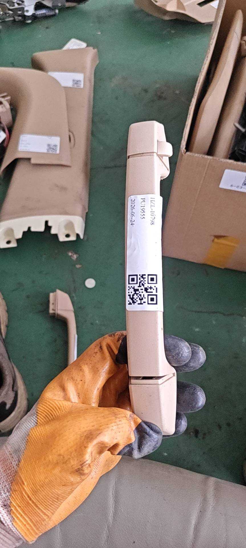 51163404032 车顶扶手(右后)