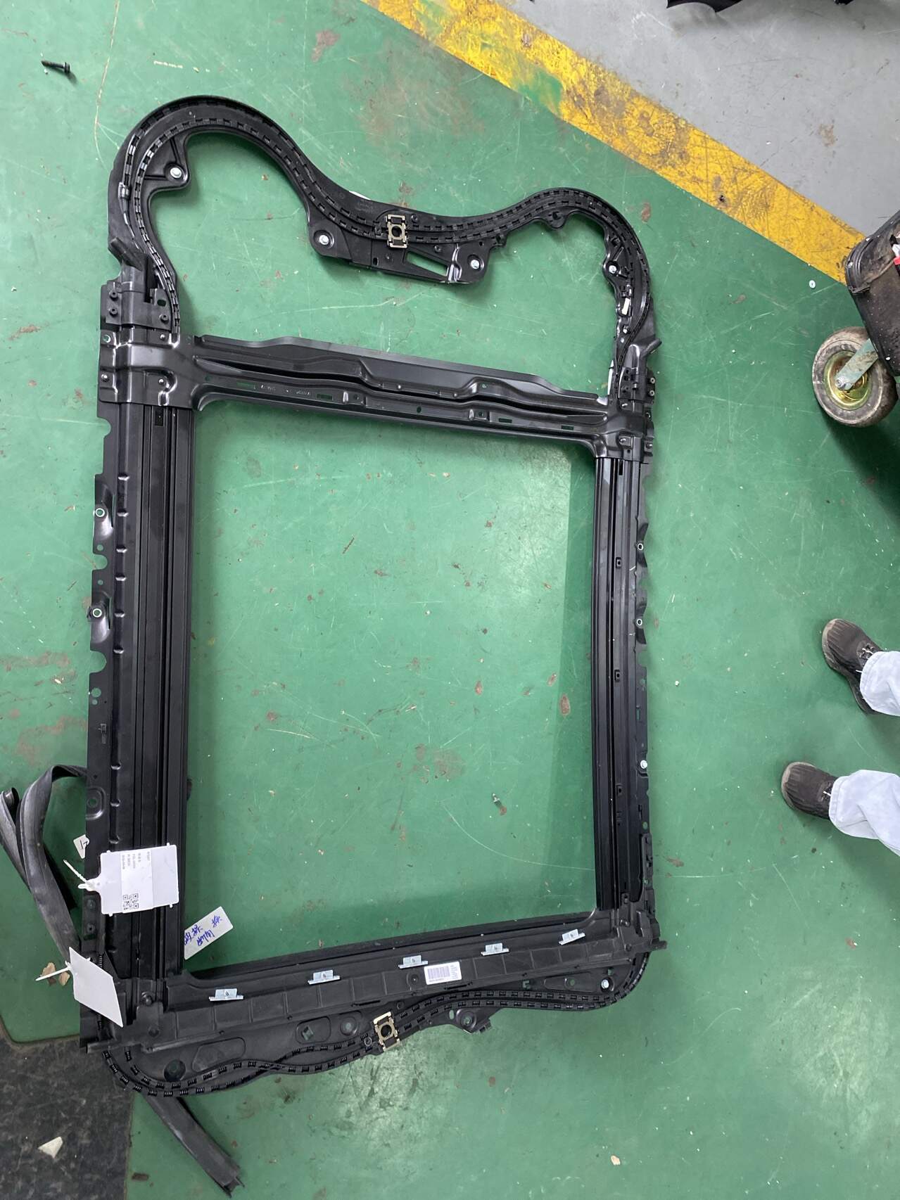 54107365119 Sunroof Base