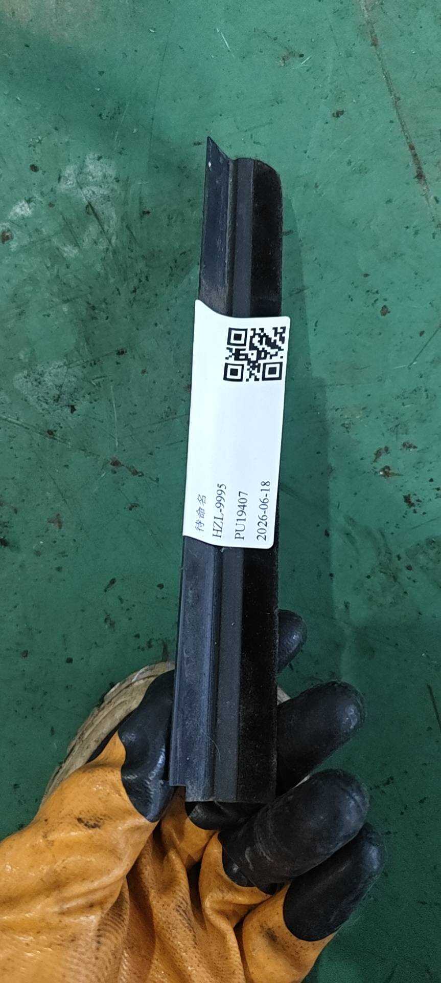 18D843471B 后门三角窗玻璃压条(左内)