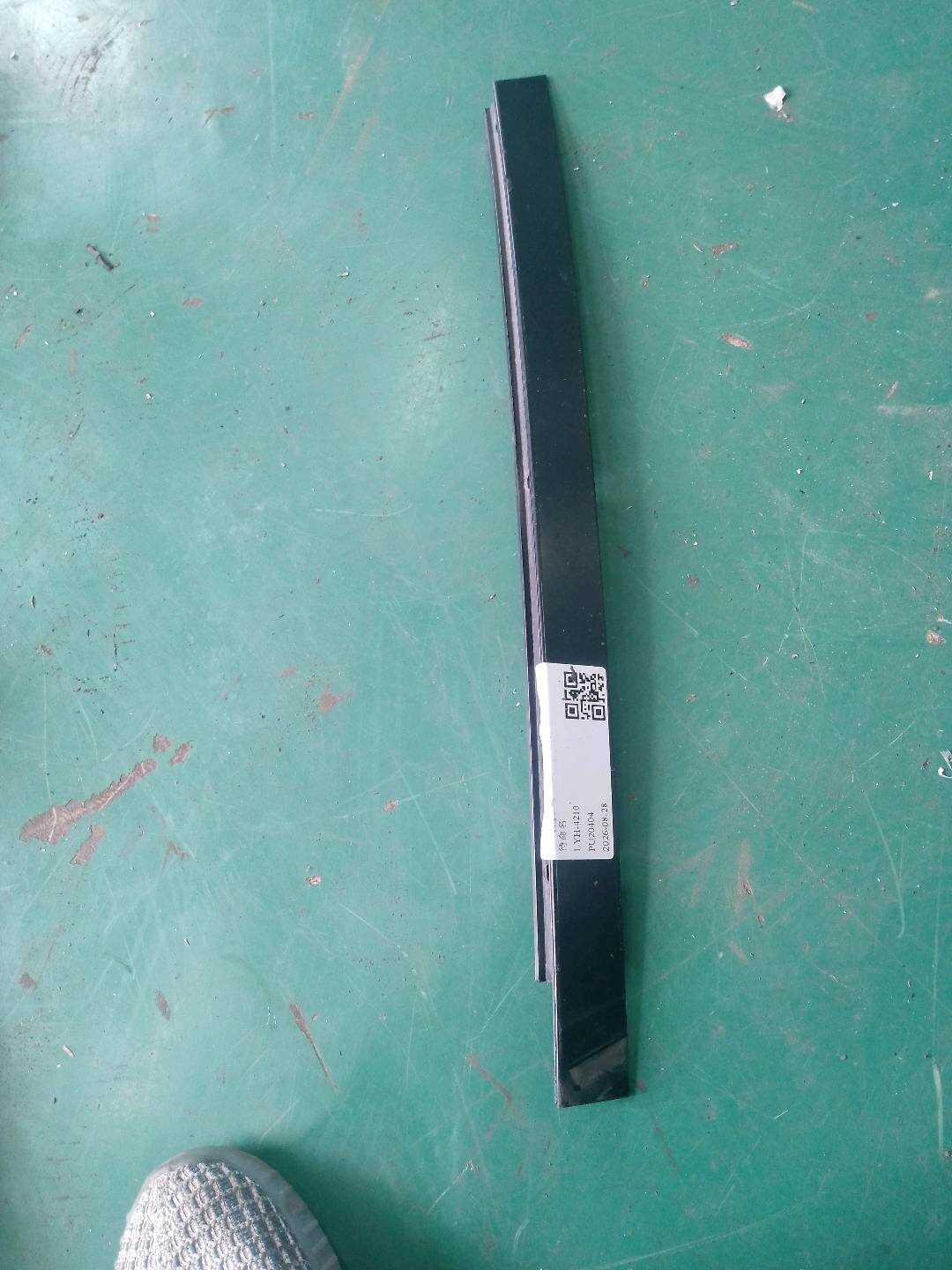51357289670 后门窗框外饰板(右后)