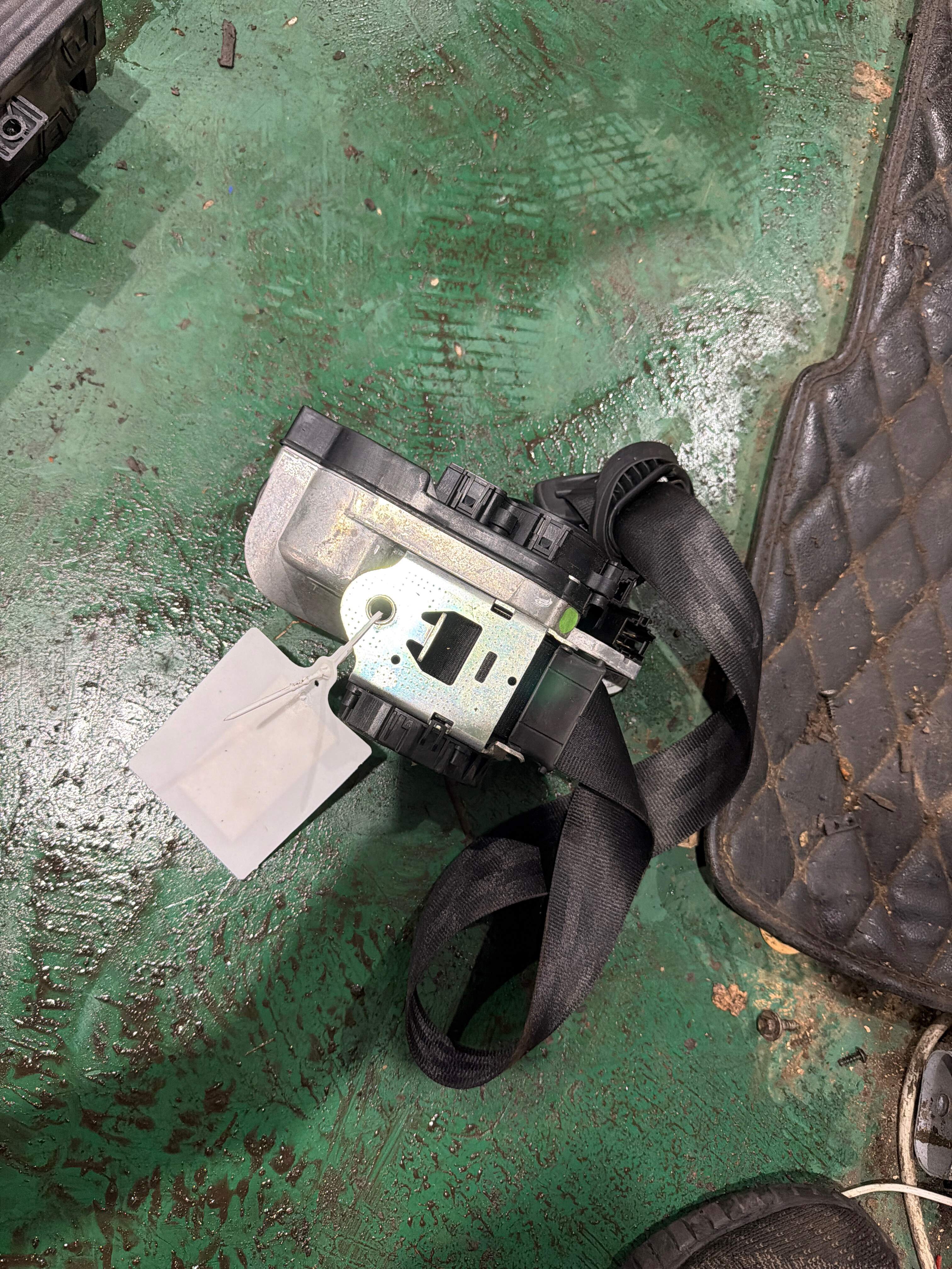 A22186052858M74 Passenger Seat Belt