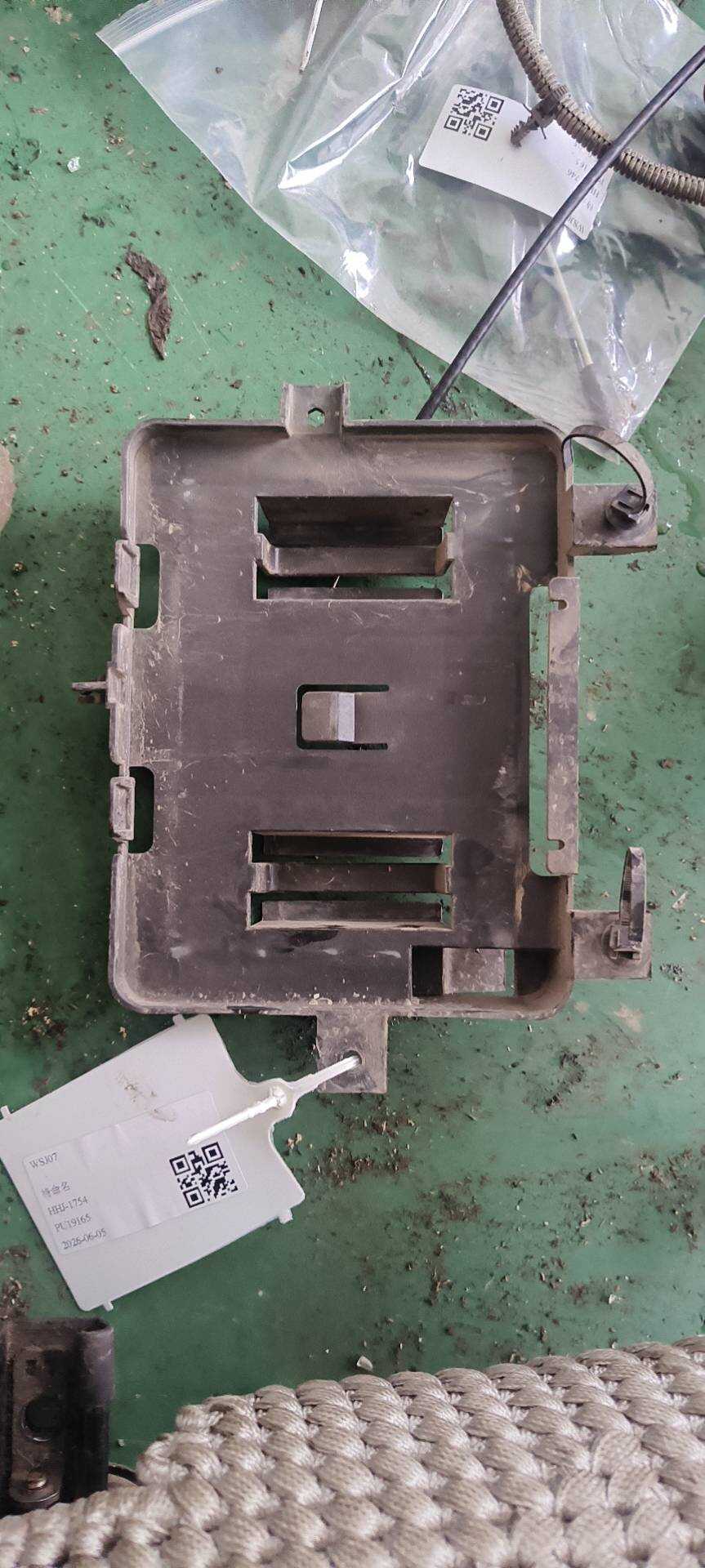 84235990 ECU Bracket