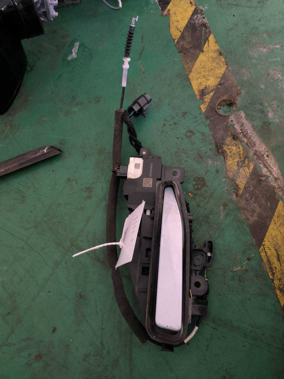 P0059553AK 前门外把手 - 左