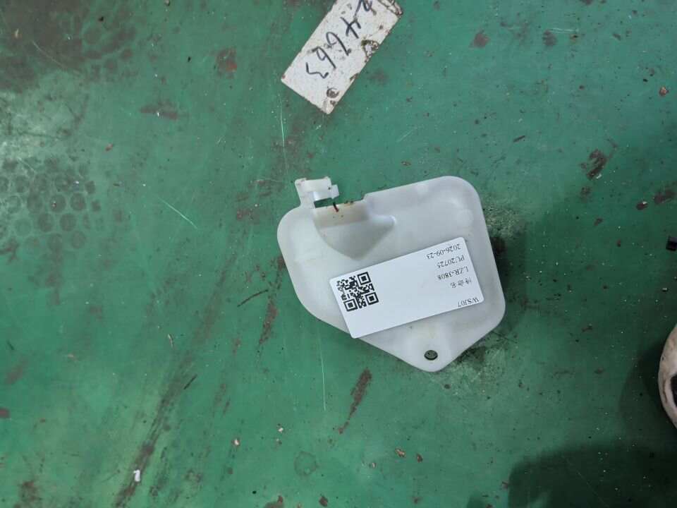 8796476010 左侧车外后视镜安装孔盖