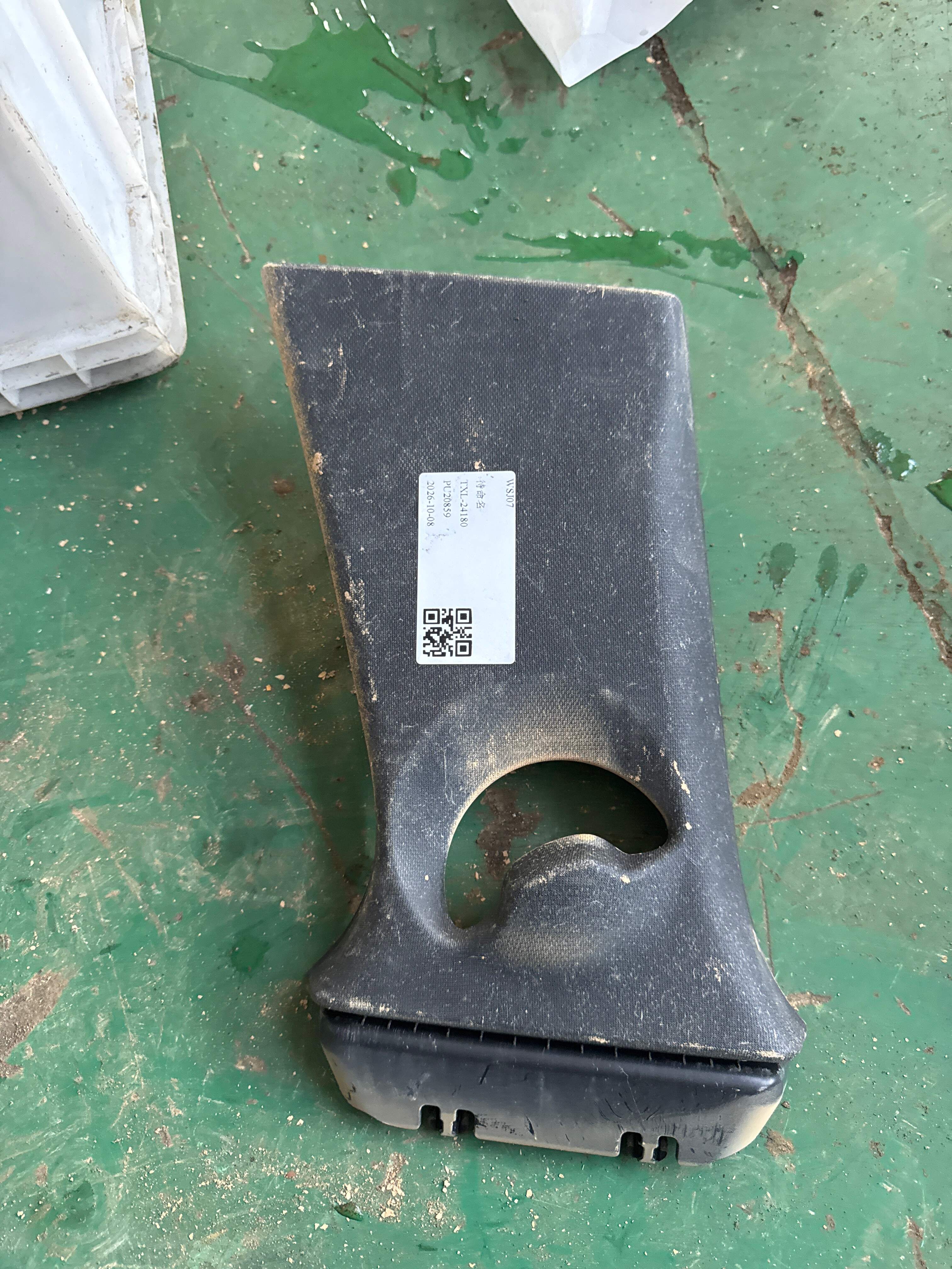 51438073578 B柱内衬(右上)