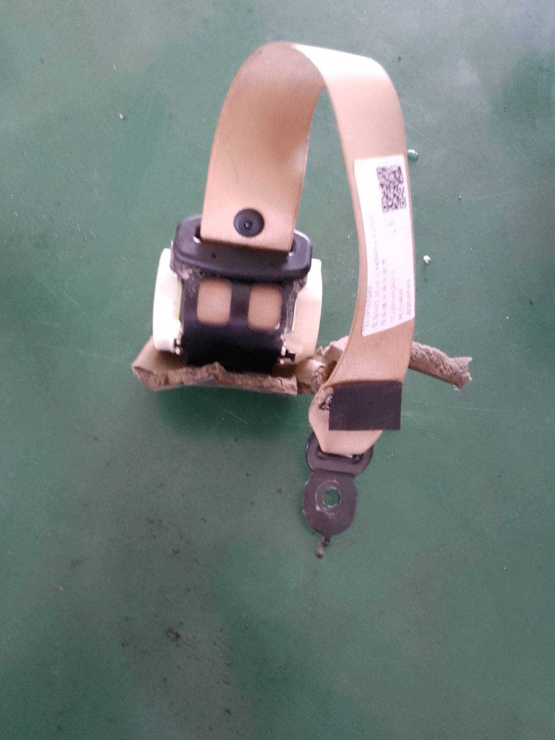 72119163242 后座椅中央安全带