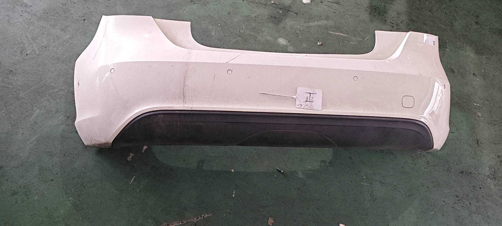 A17688070409999 后保险杠皮