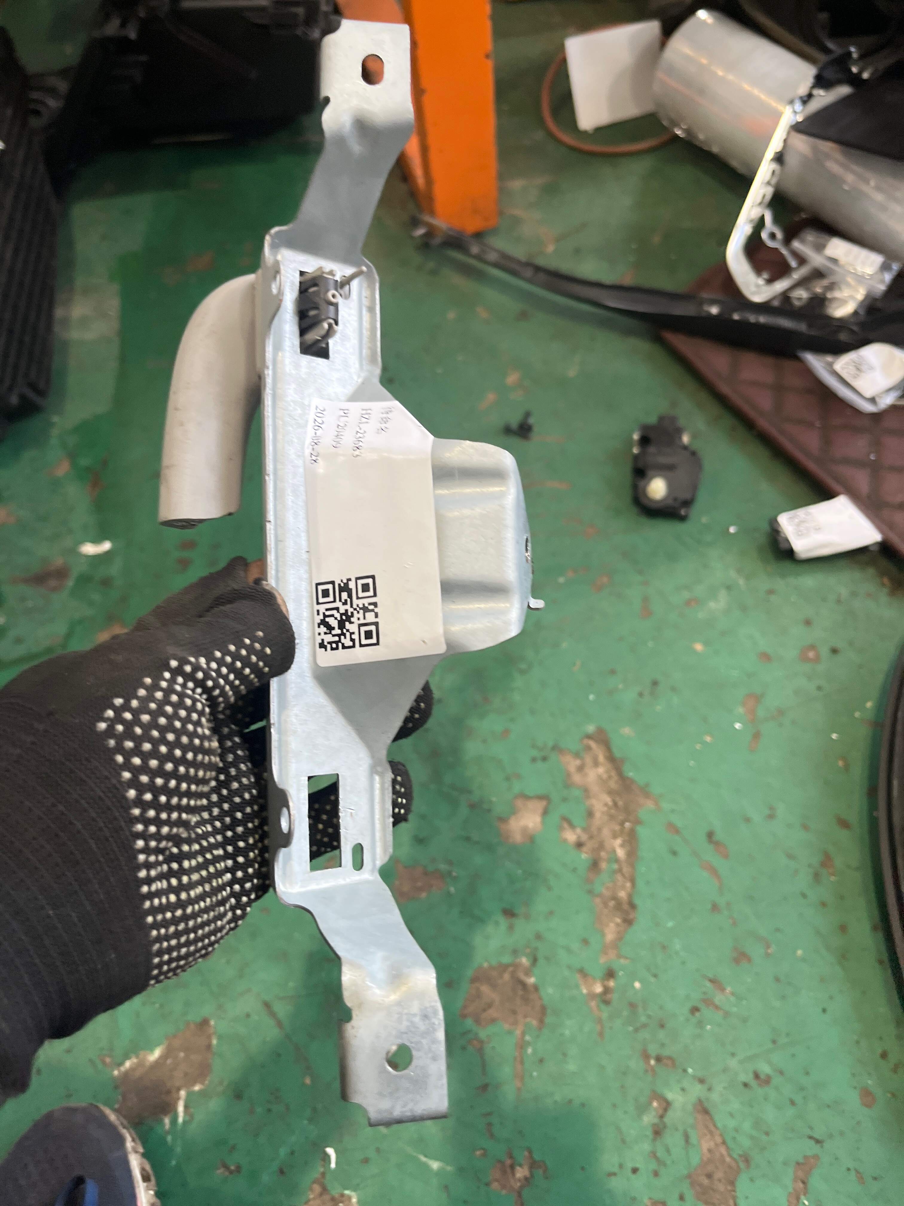 51167332806 Roof Grab Handle Bracket, Front Right