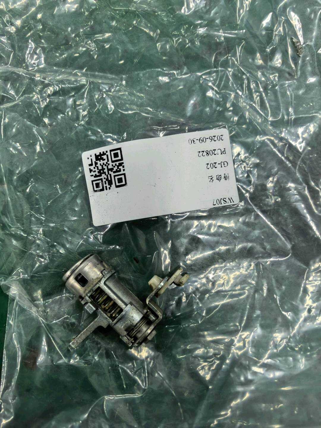 819704XA00 前门锁芯(左)