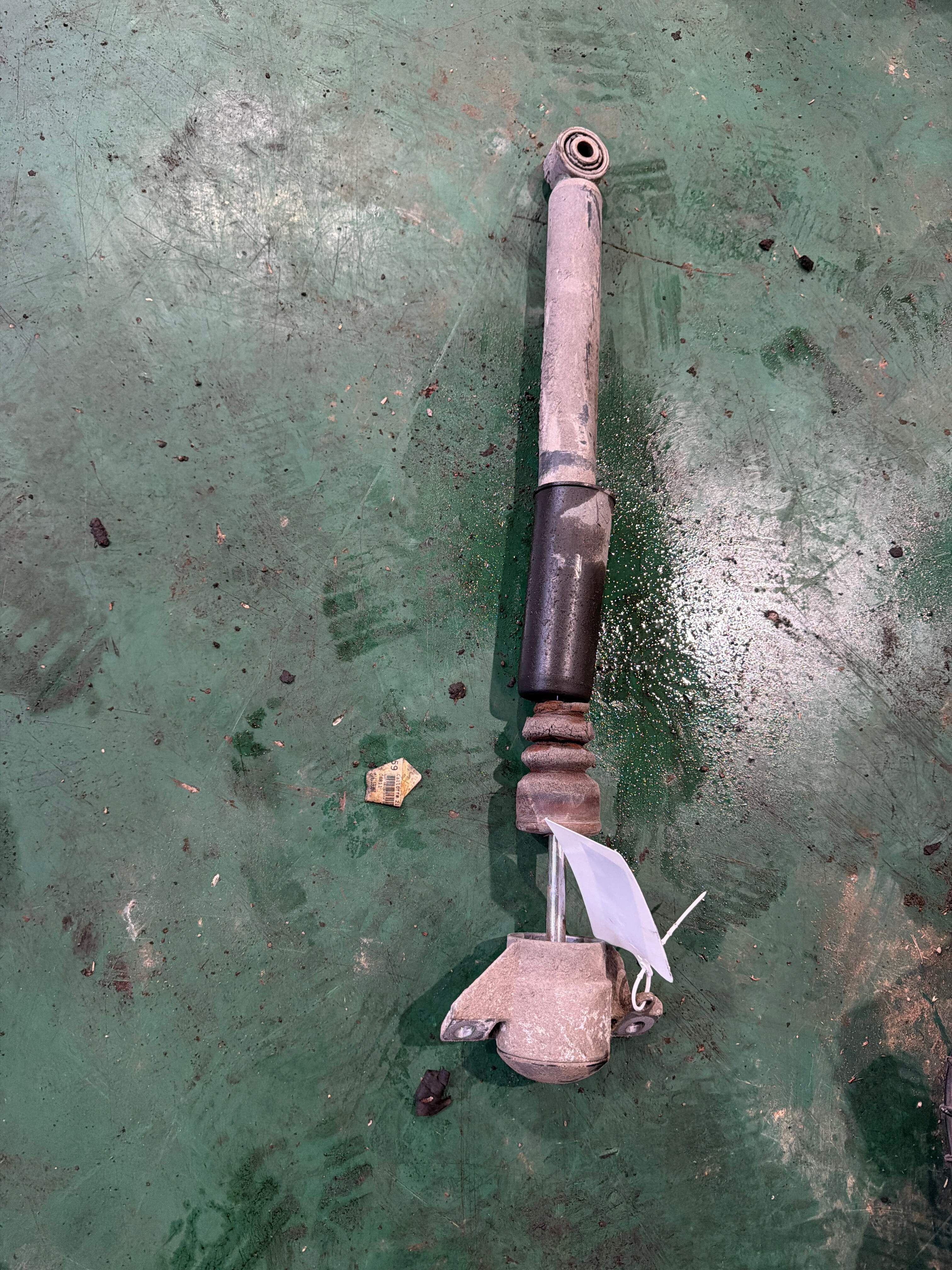8T0513035Q 后减震器芯