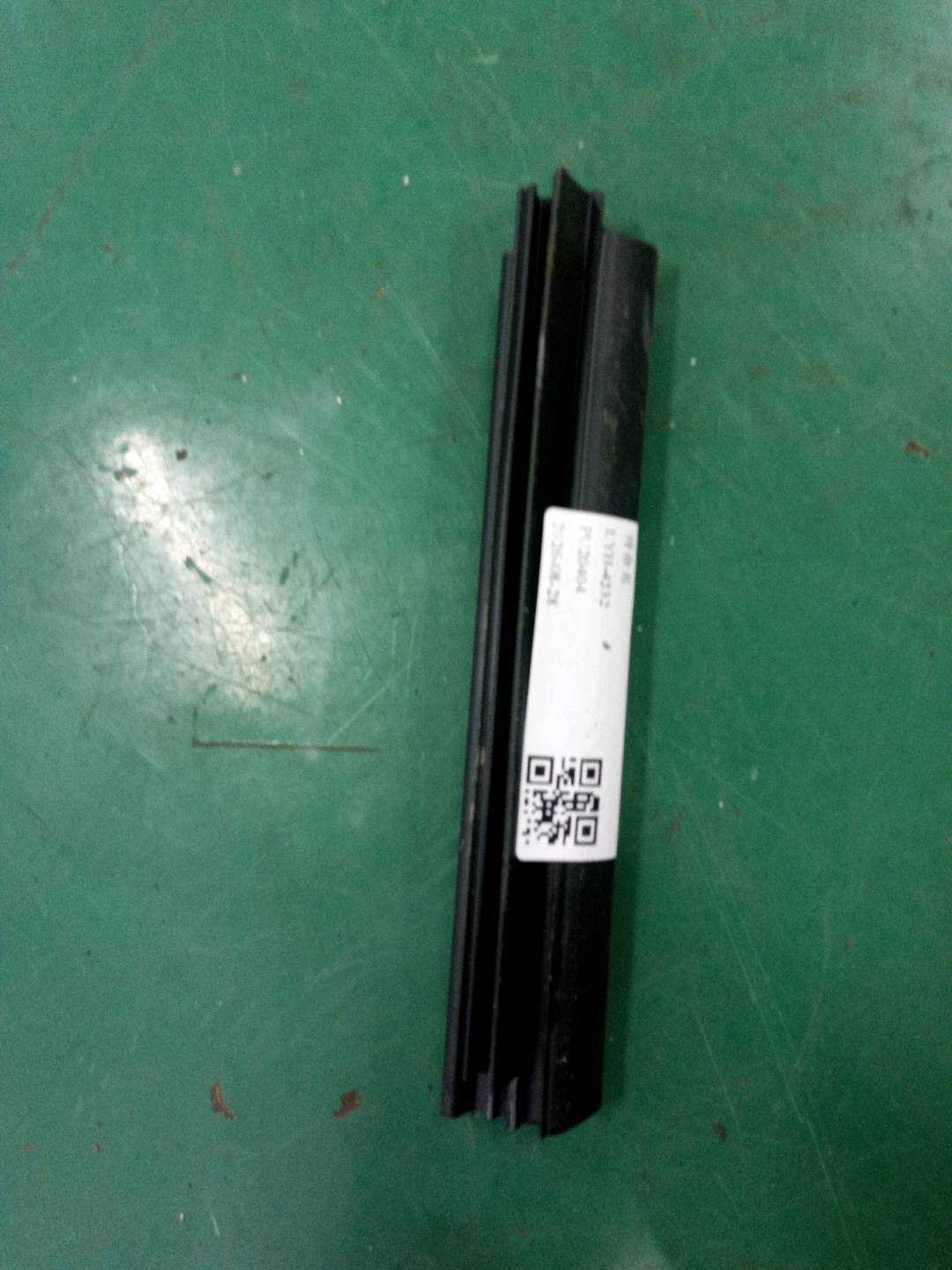 51357381426 车窗导轨槽密封 右