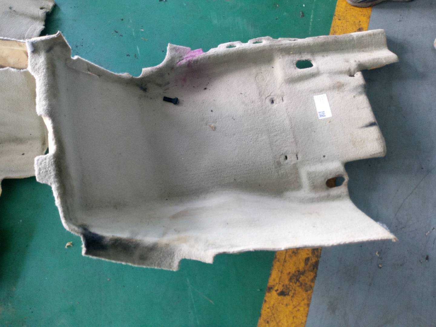 C2Z14912SEL 地板地毯(右前)