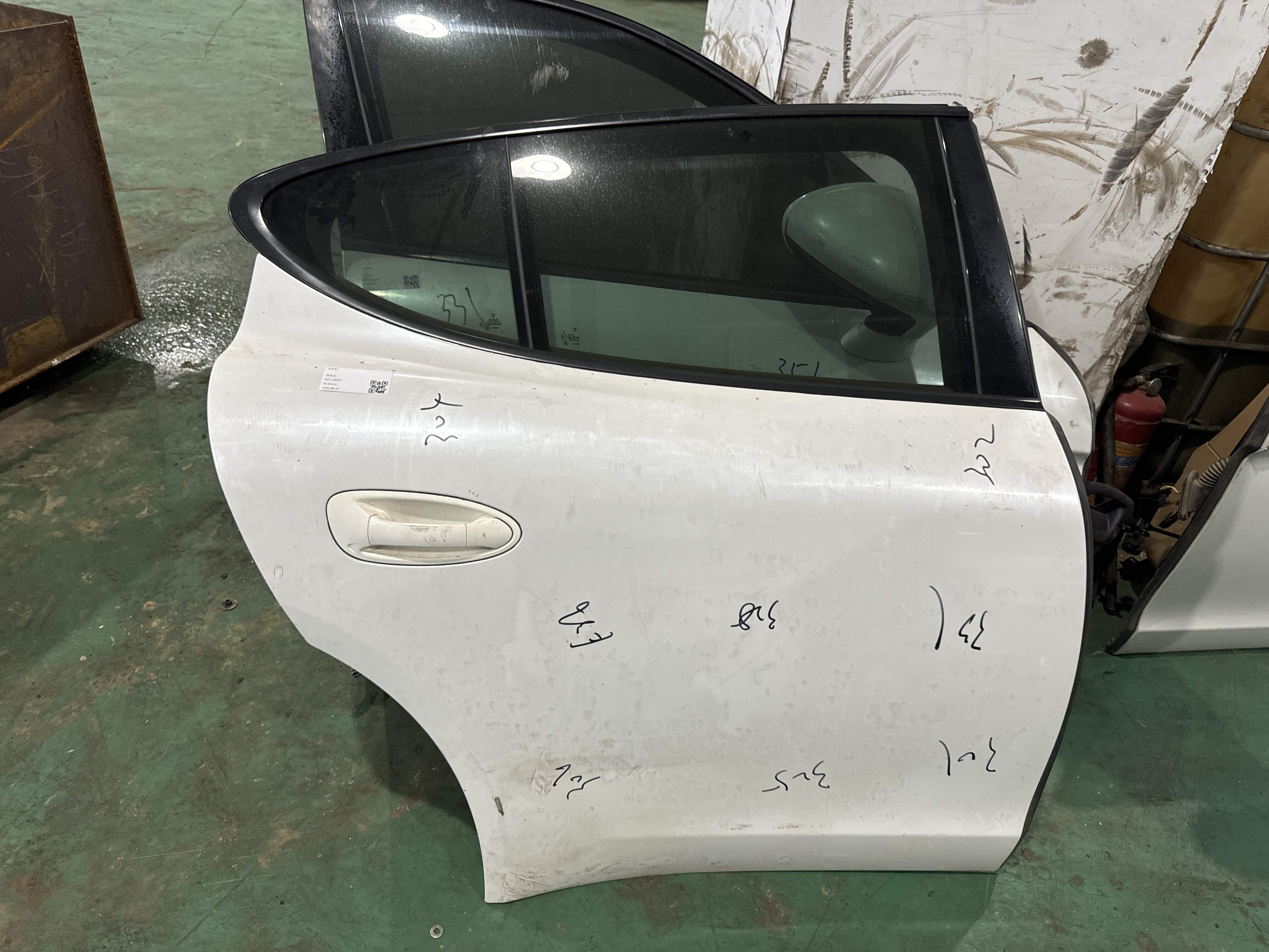 97053201200 后门壳(右)