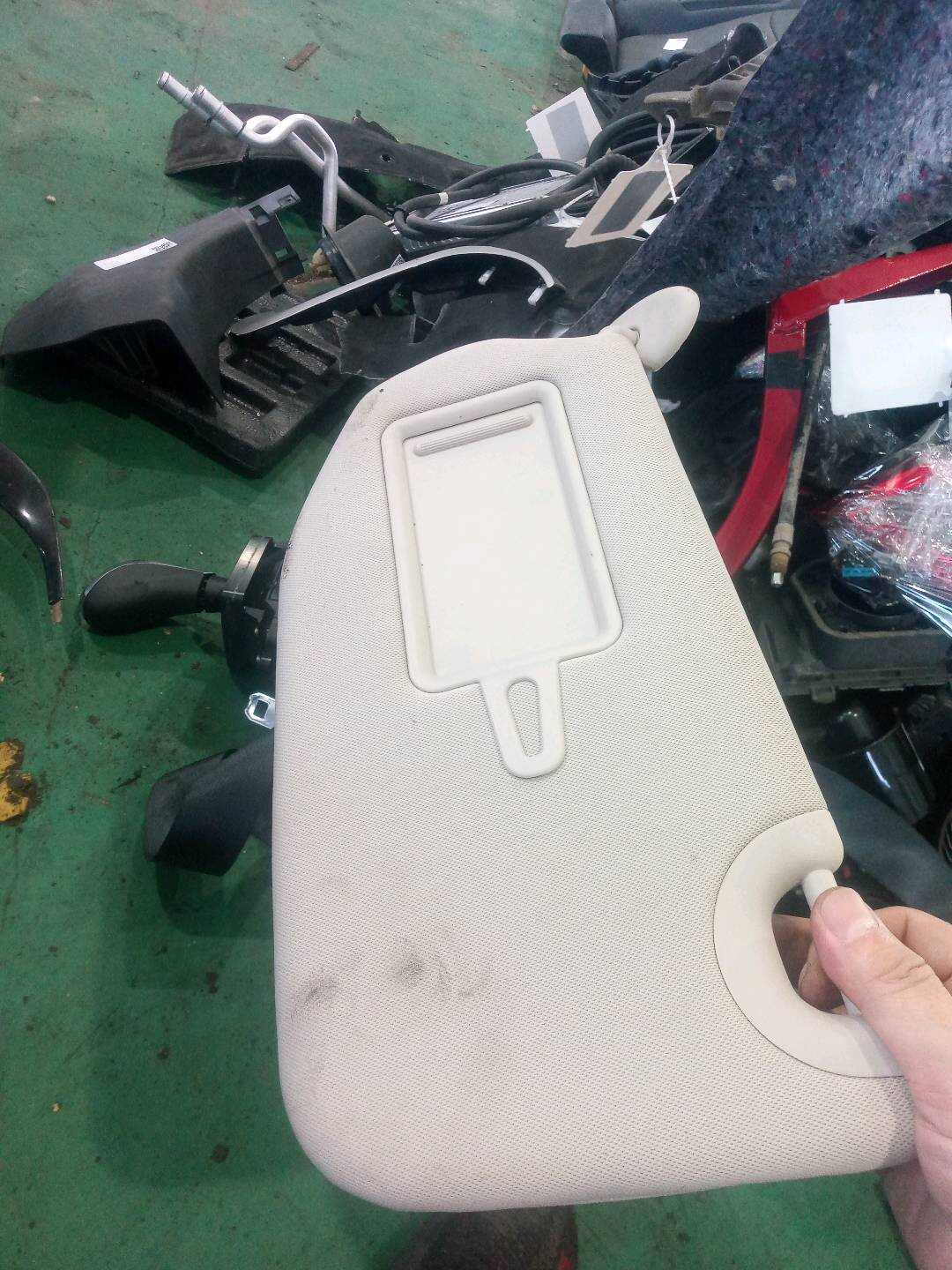 SC8204010 Left Sun Visor Assembly