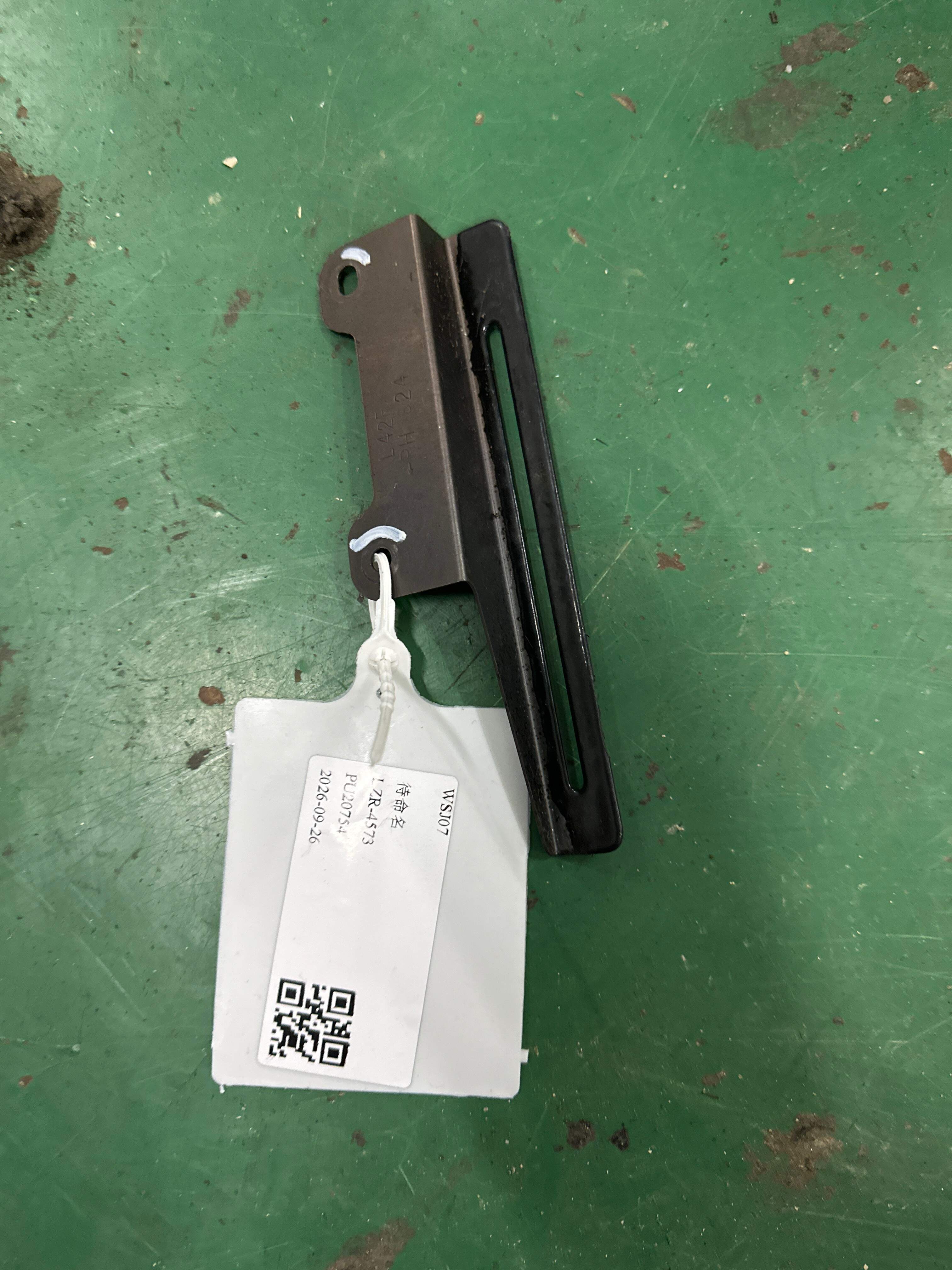 87698JC00A 前座椅支架总成(右)