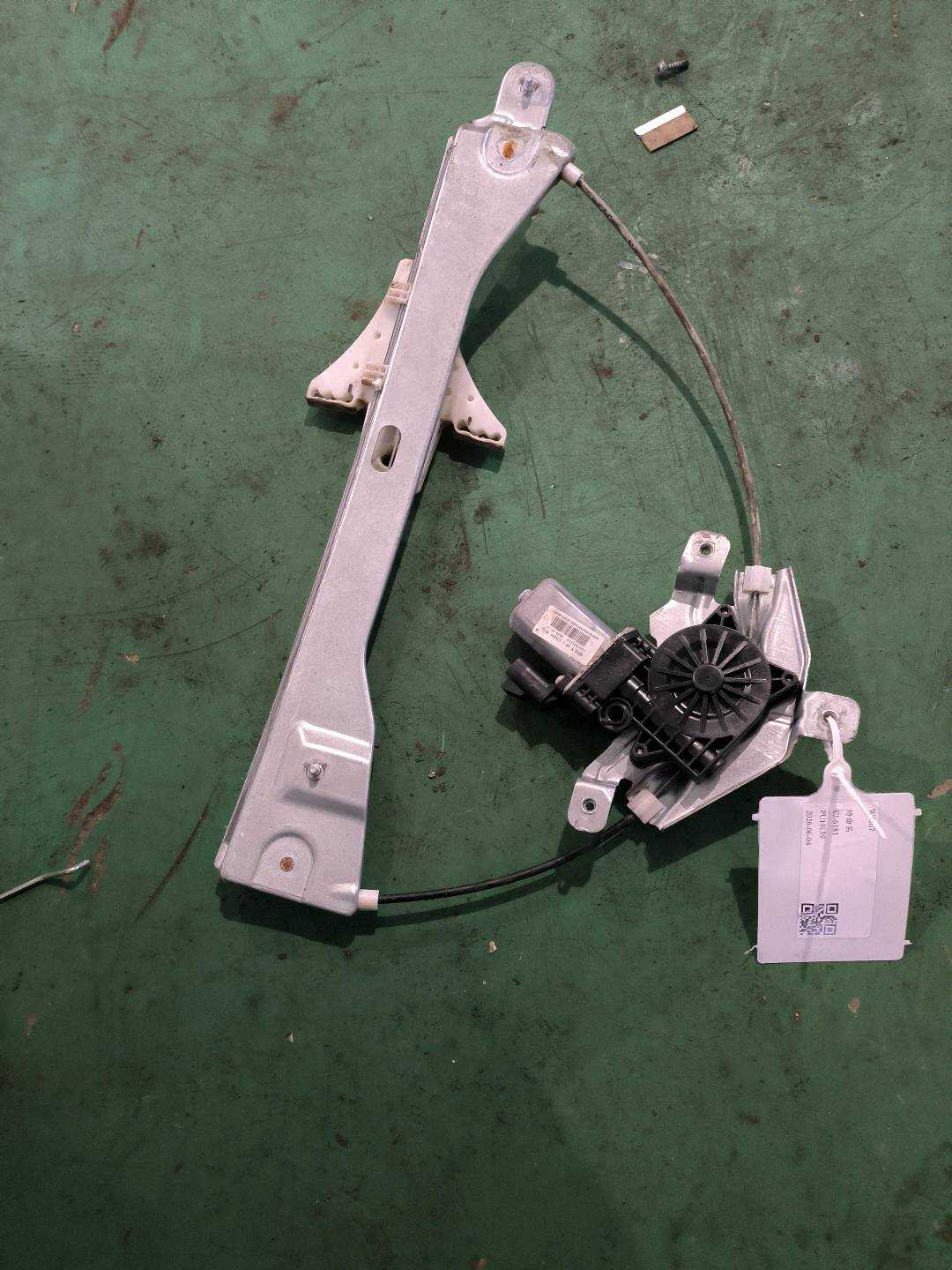 1067001532 右后车门玻璃升降器