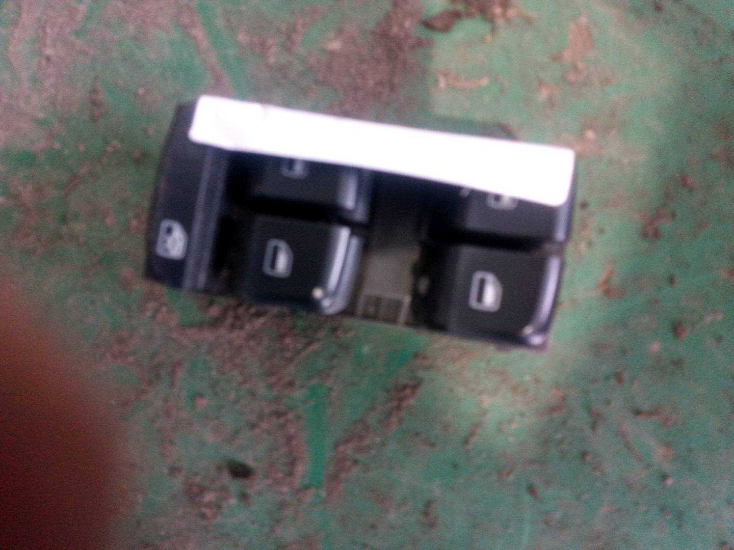 L8KD959851V10 前门玻璃升降开关（左）