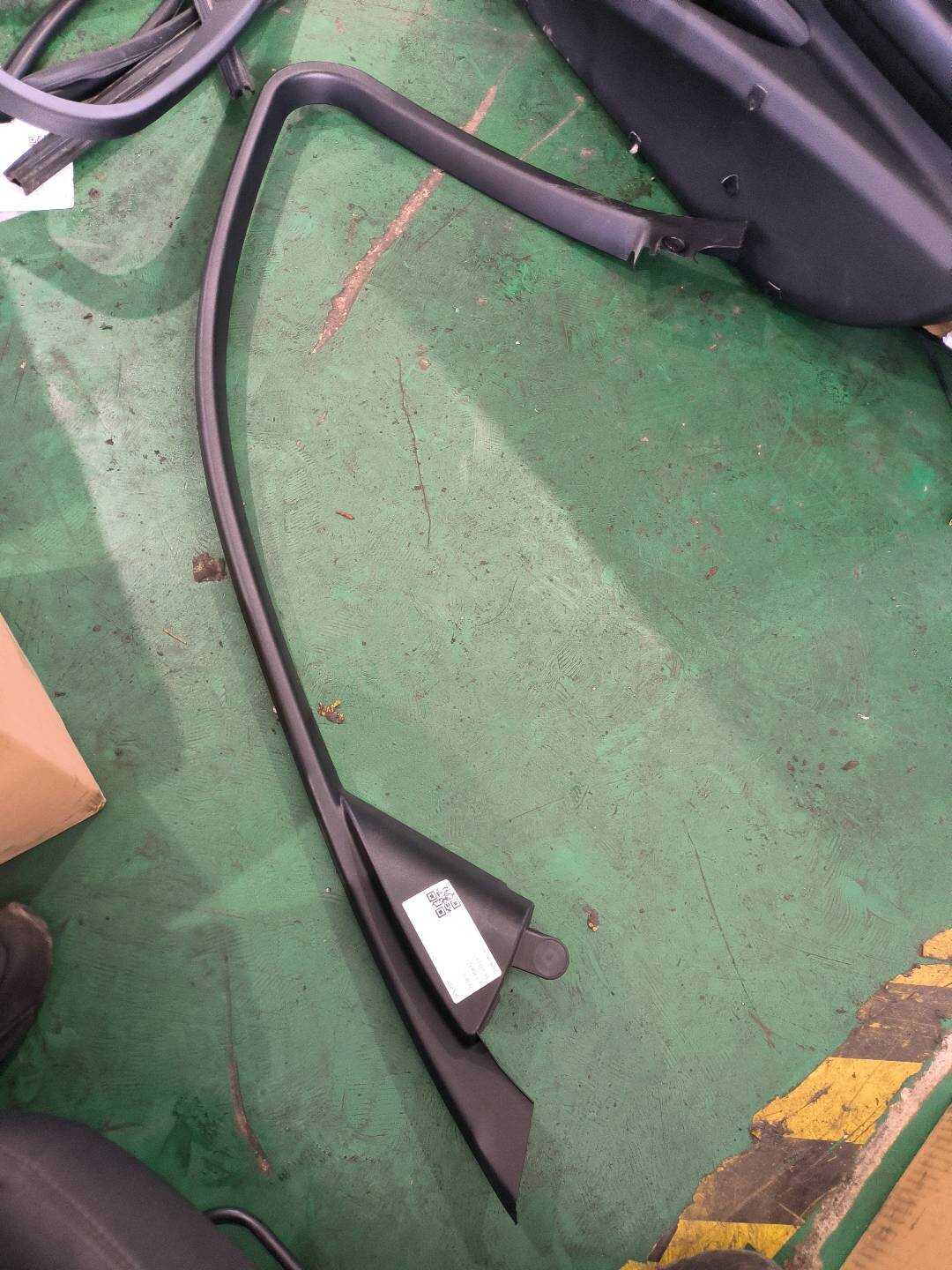 51337259382 前门窗框饰板(右内)
