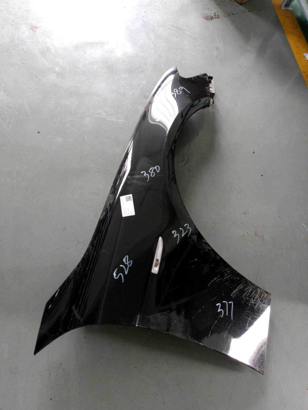 41357061662 前叶子板(右)