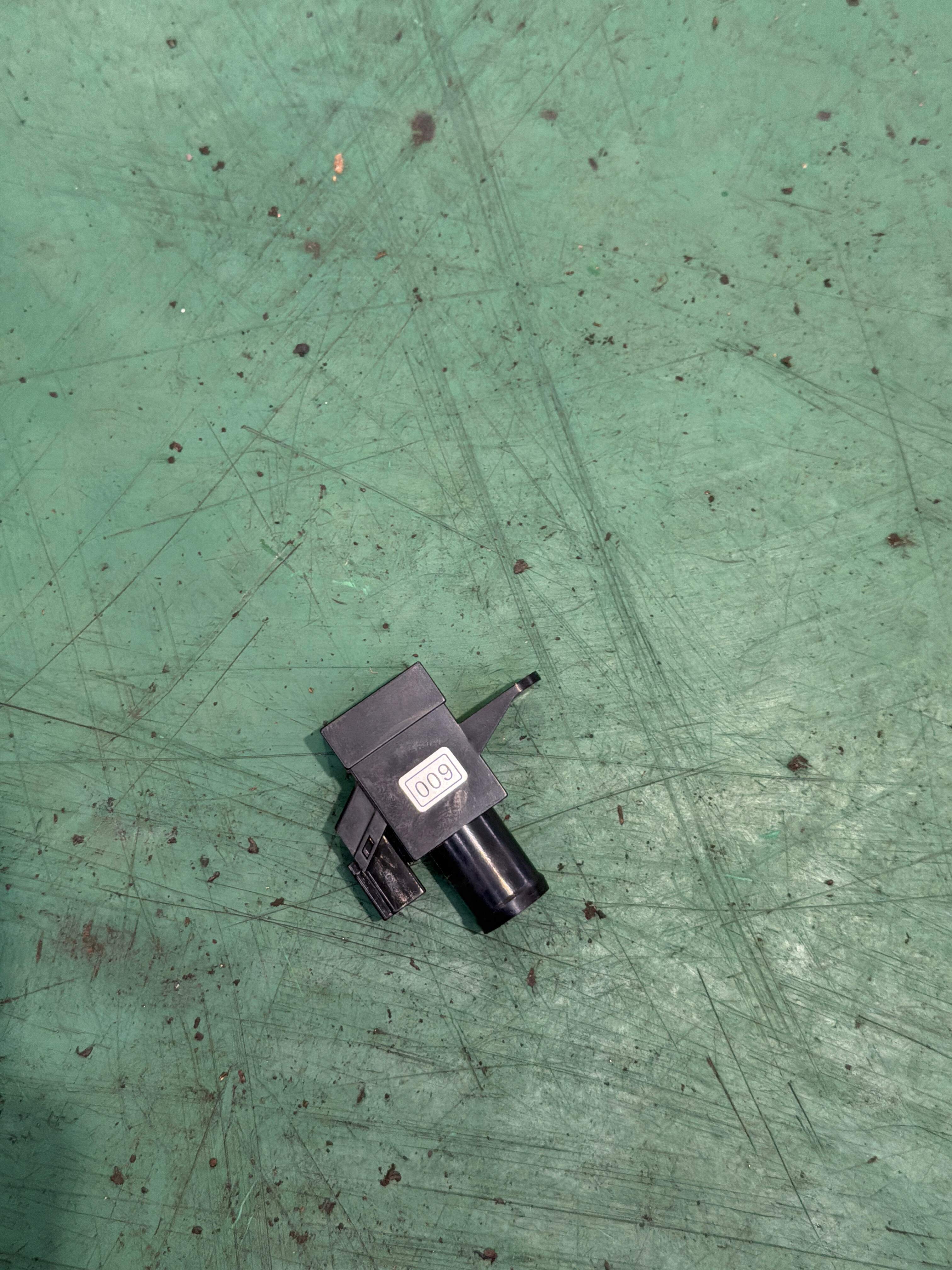 2772015U00 Interior Temperature Sensor