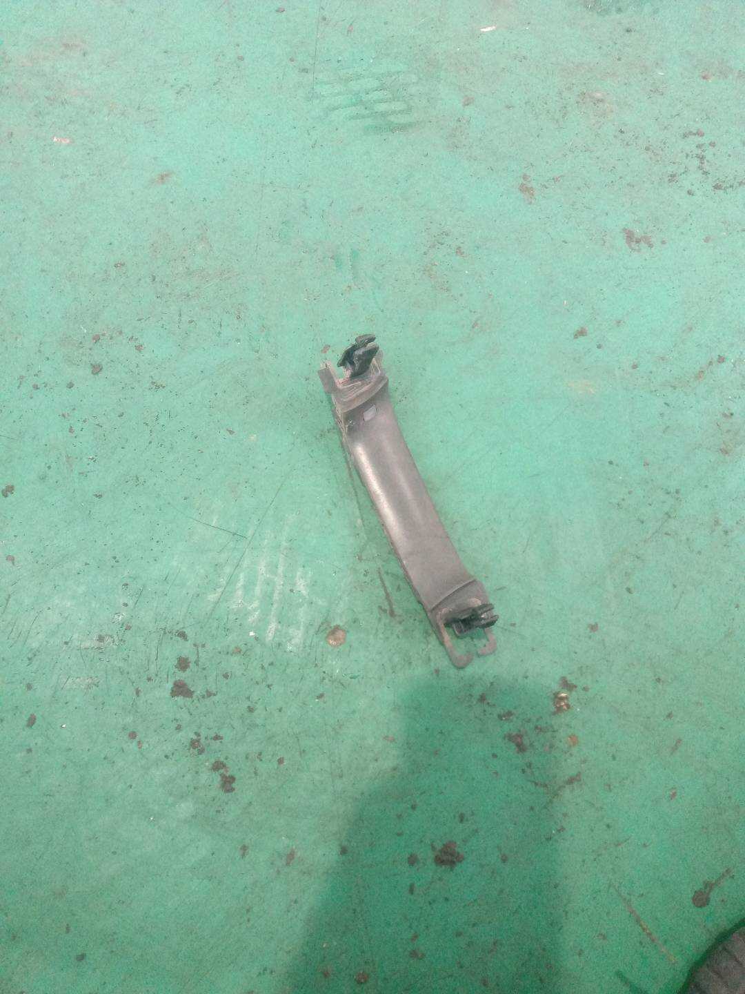 L8WD837205 后门外拉手(左)