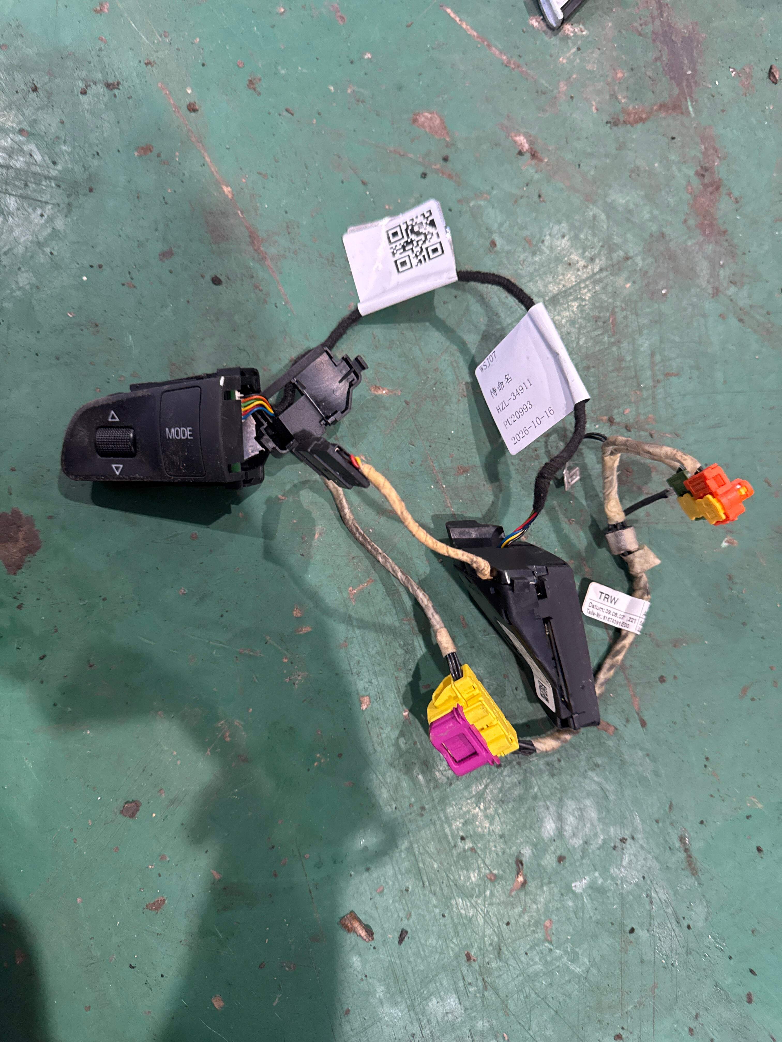 4F0951527D 方向盘多功能开关(右)