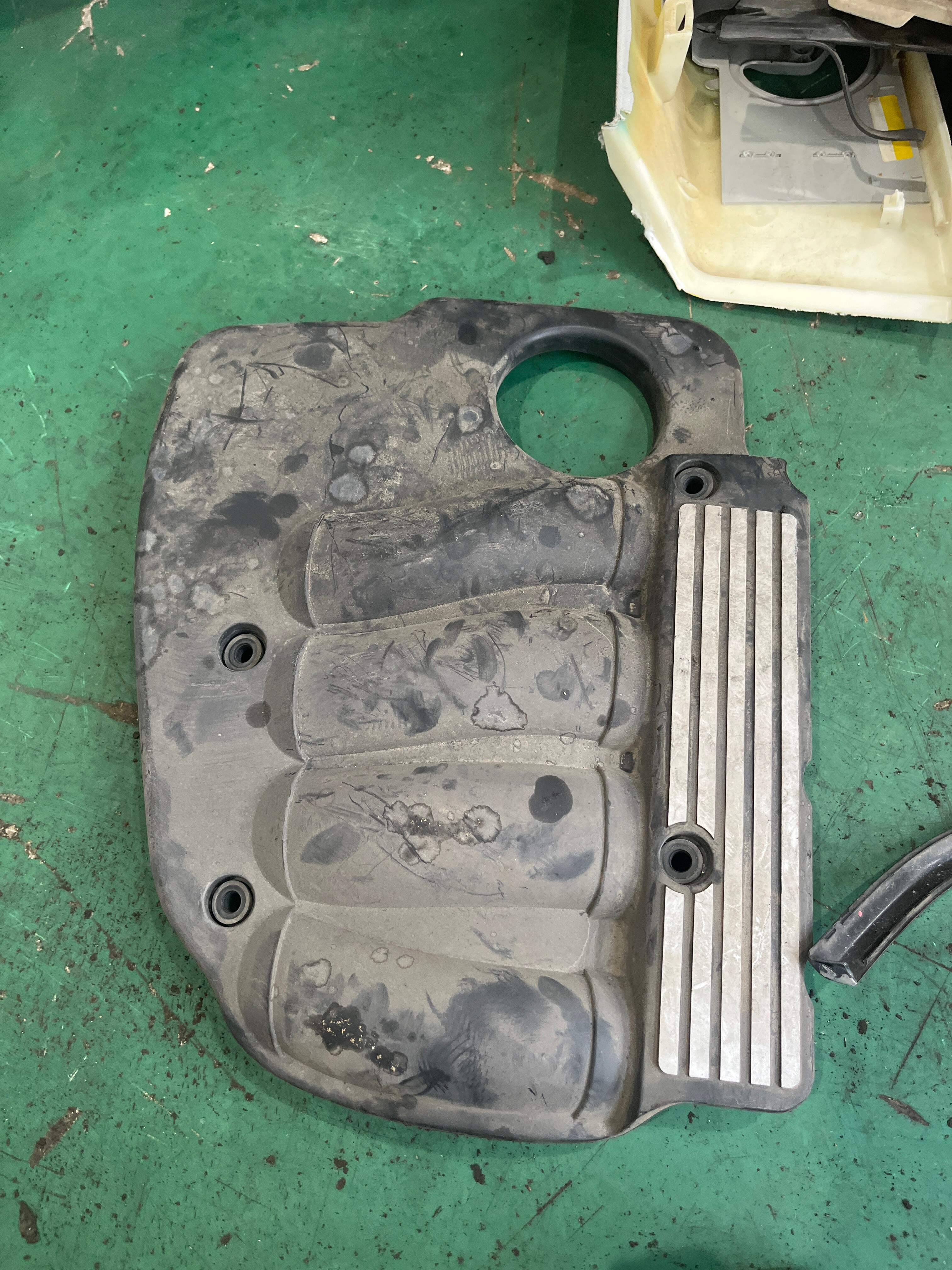 11617523714 Engine Cover