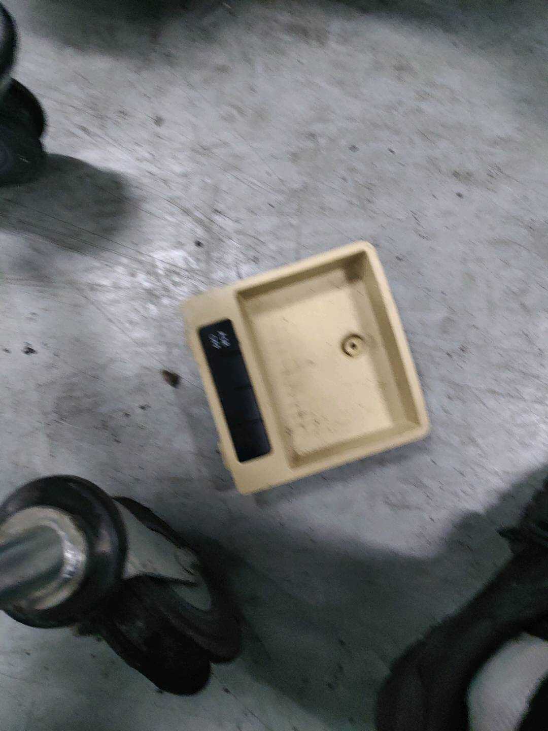 1KD947101 行李箱灯