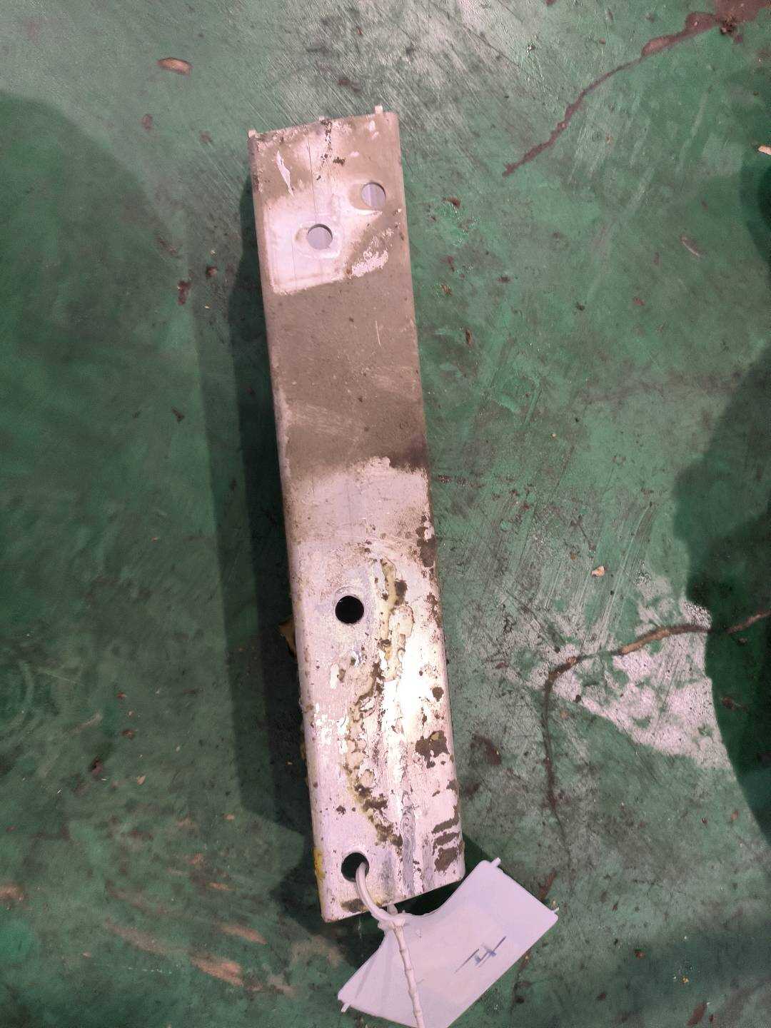 8R0807331B Rear Bumper Frame Bracket, Left