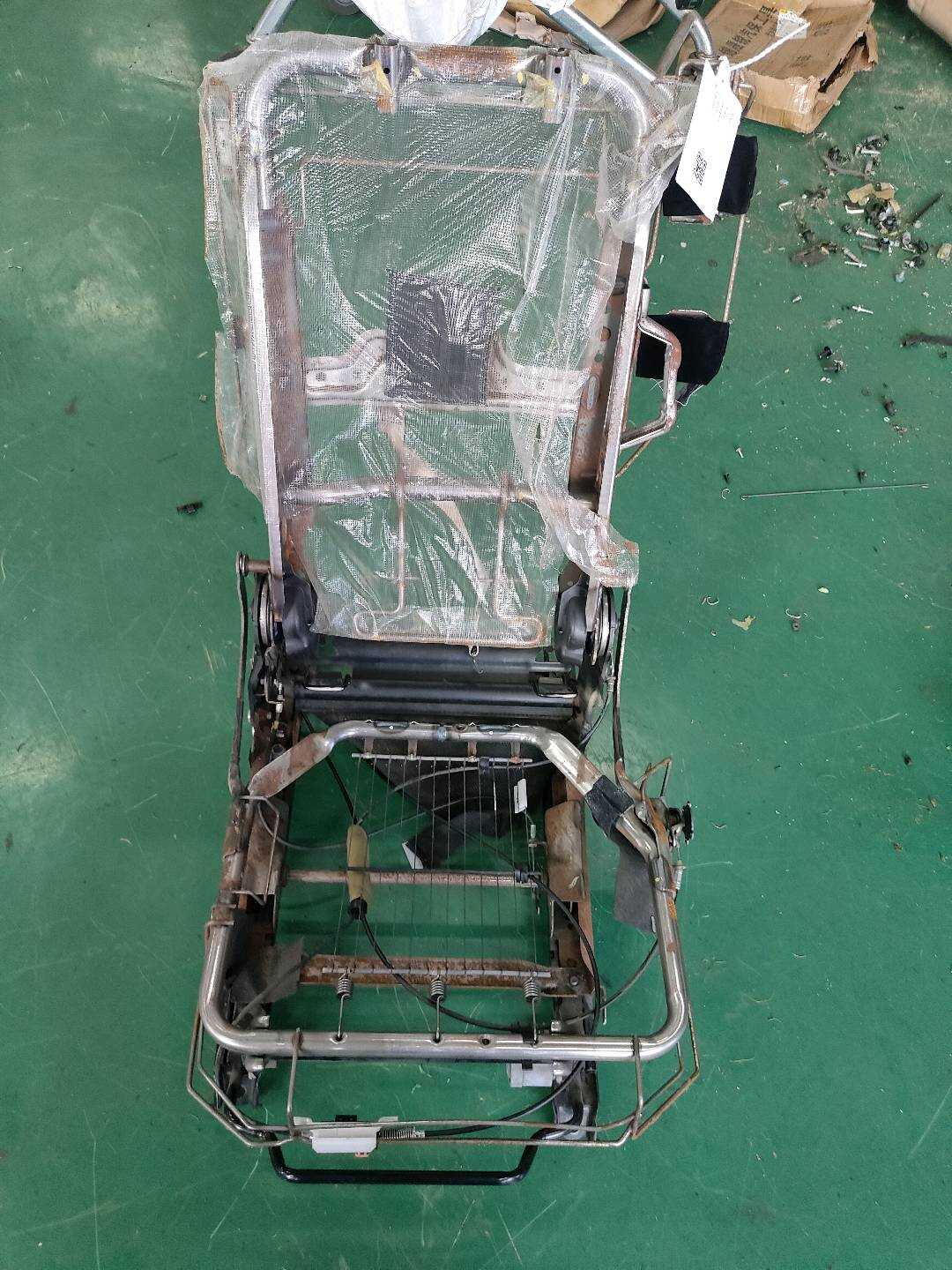 7910248050 后座椅靠背骨架（左）
