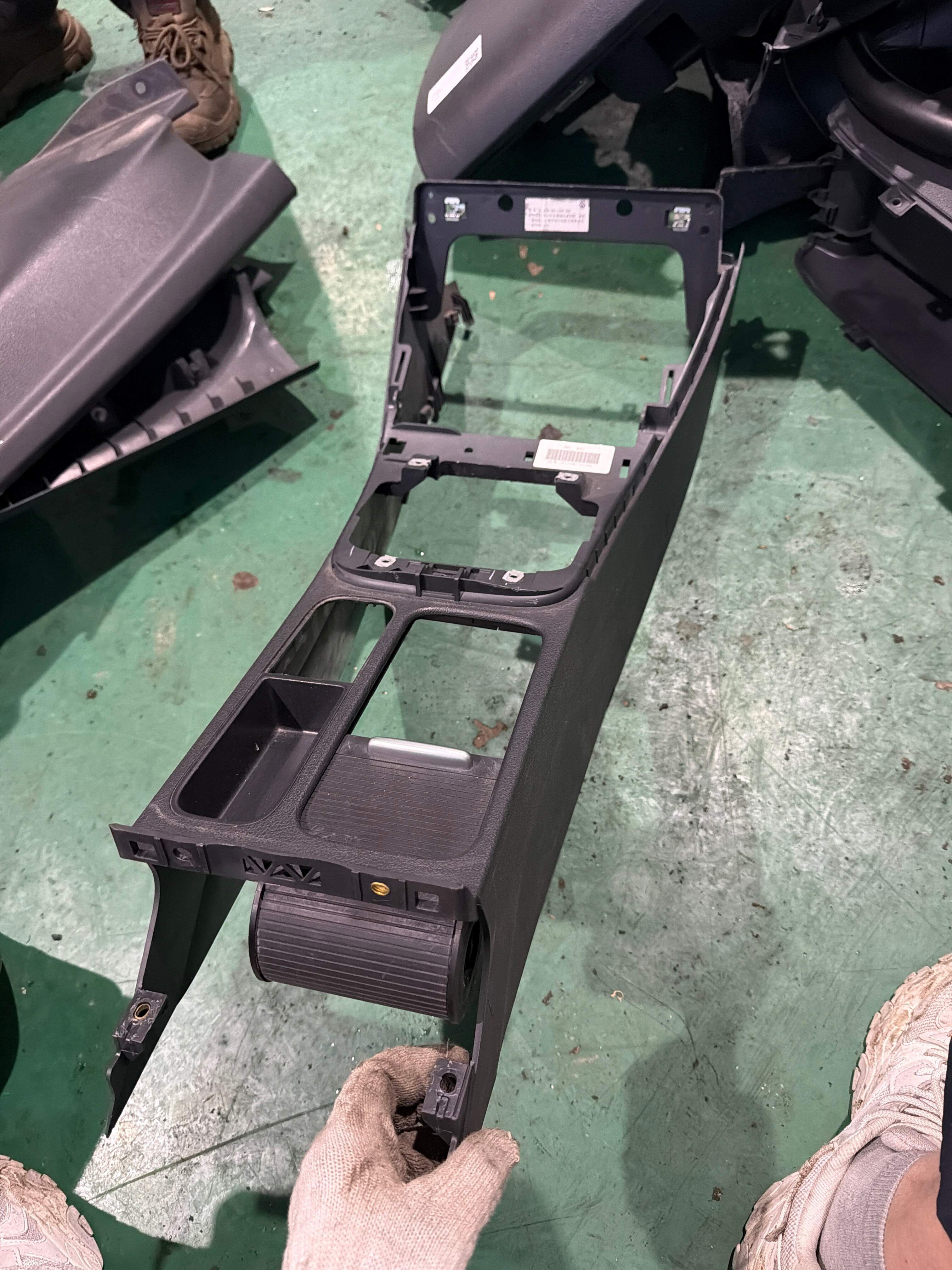 5N1863243C Center Console Front Section